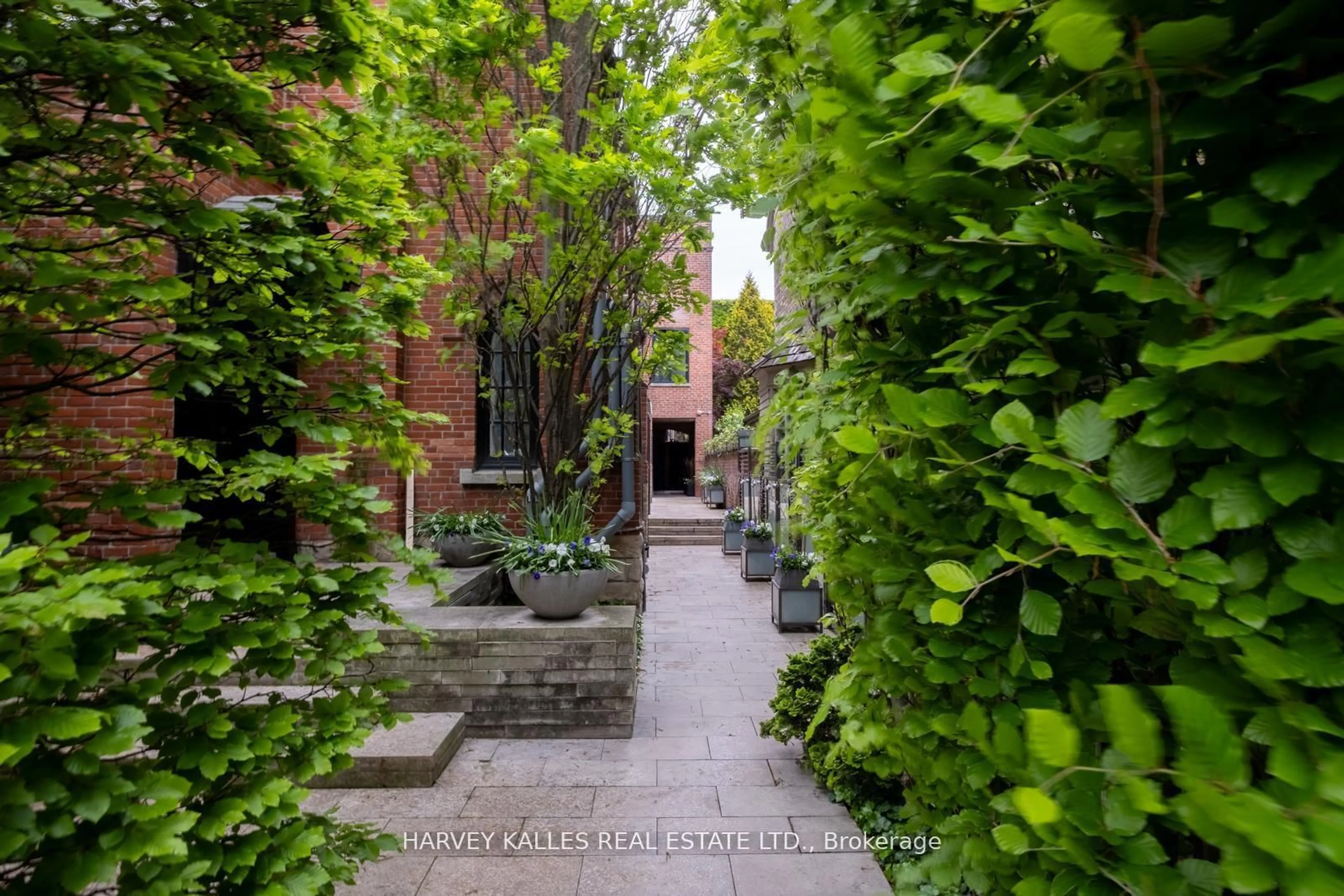 Patio, street for 12 Macpherson Ave #3, Toronto Ontario M5R 1W8