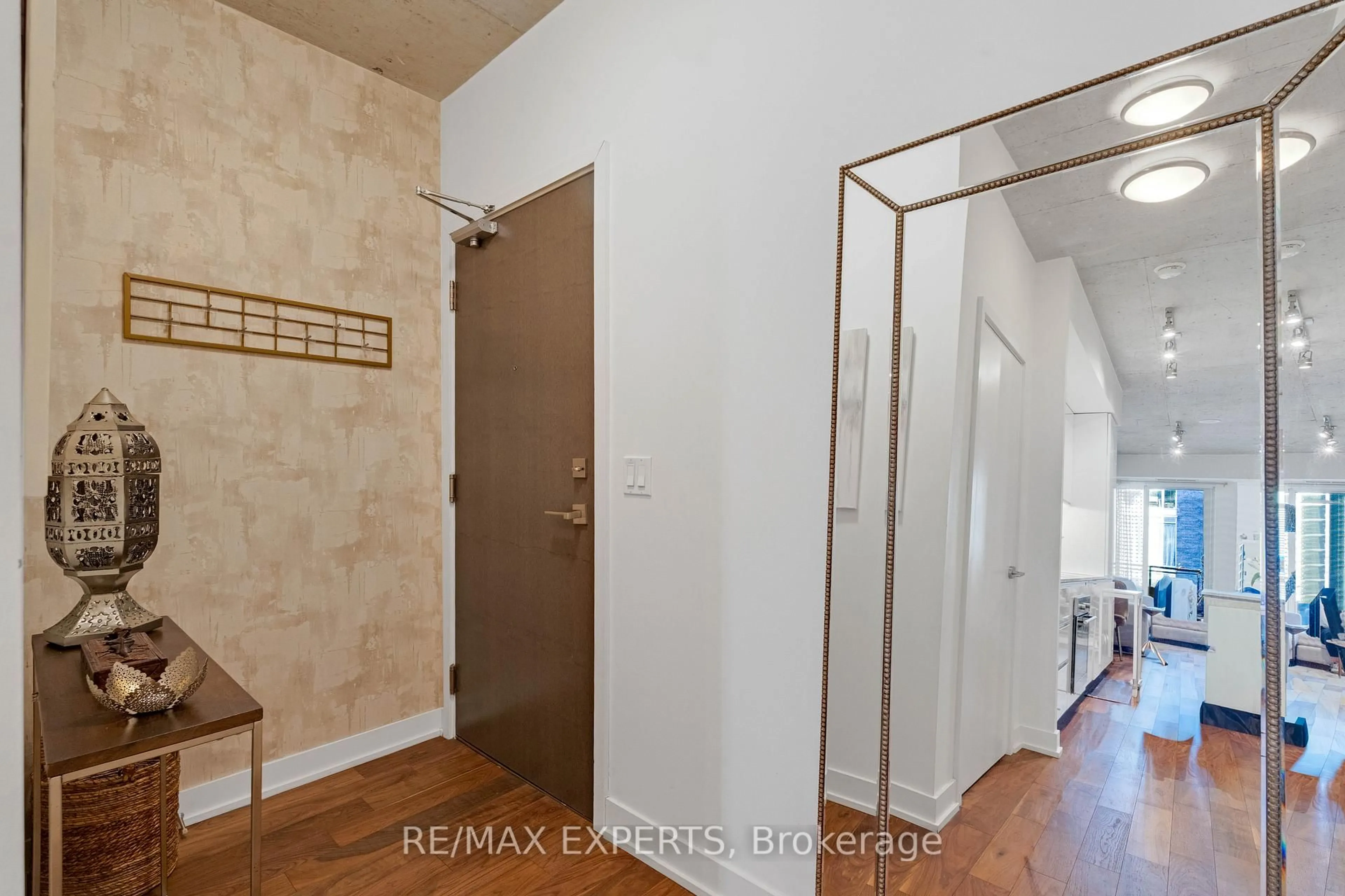 Indoor entryway for 20 Gladstone Ave #516, Toronto Ontario M6J 0E9