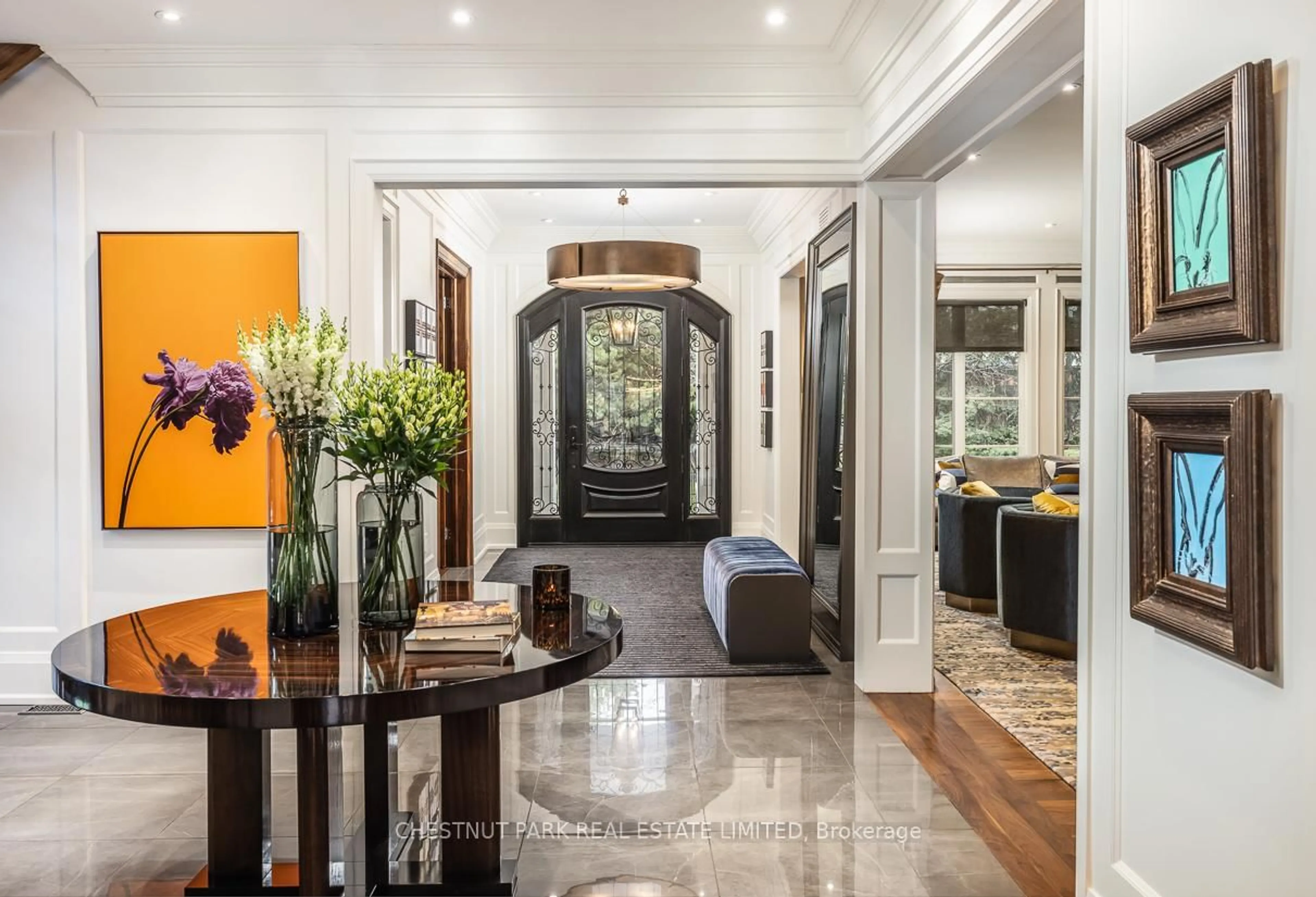 Indoor entryway for 9 Dewbourne Ave, Toronto Ontario M5P 1Z1