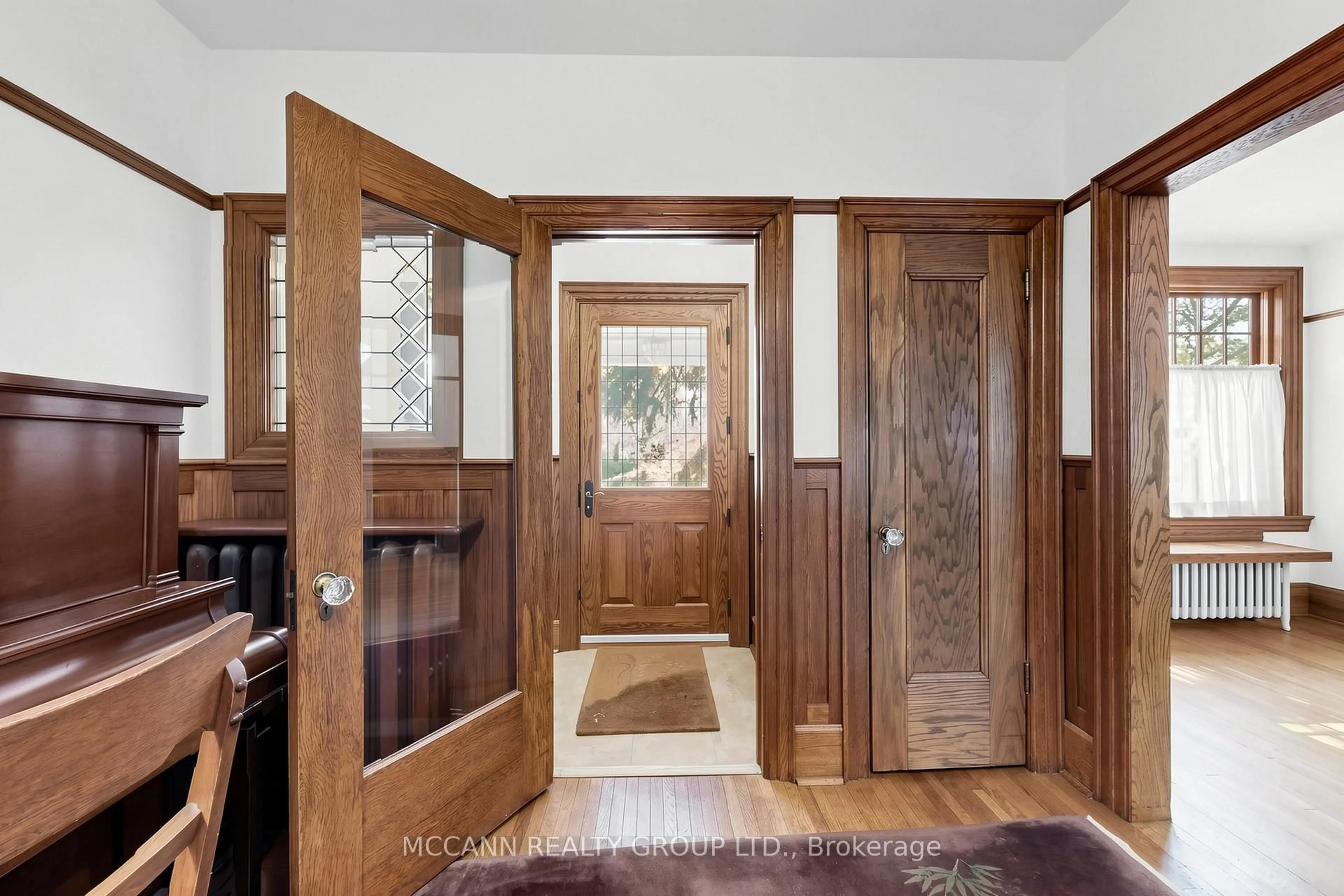 Indoor entryway for 252 Sheldrake Blvd, Toronto Ontario M4P 2B6