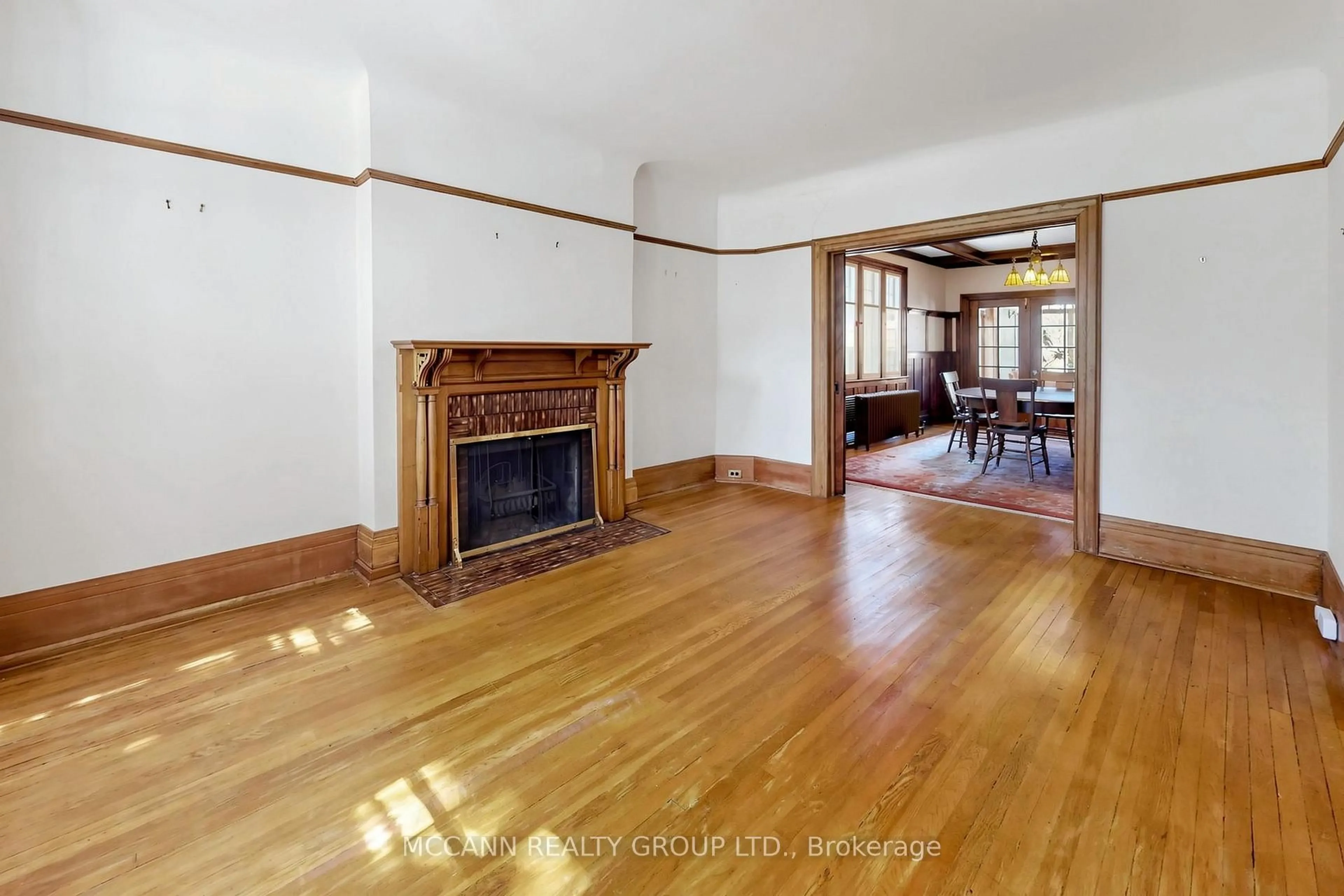 Unknown for 252 Sheldrake Blvd, Toronto Ontario M4P 2B6