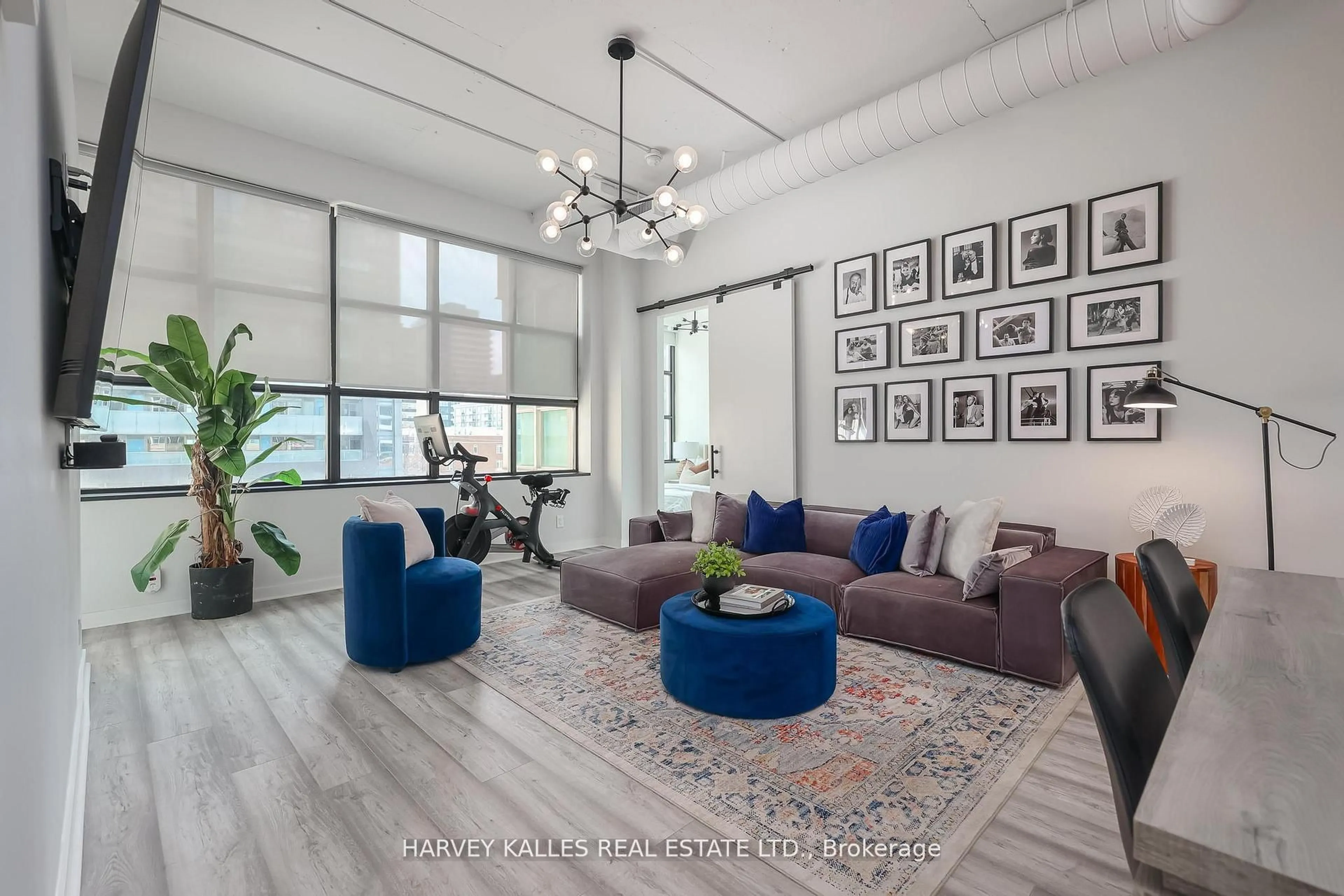 Living room with furniture, unknown for 188 Eglinton Ave #412, Toronto Ontario M4P 2X7