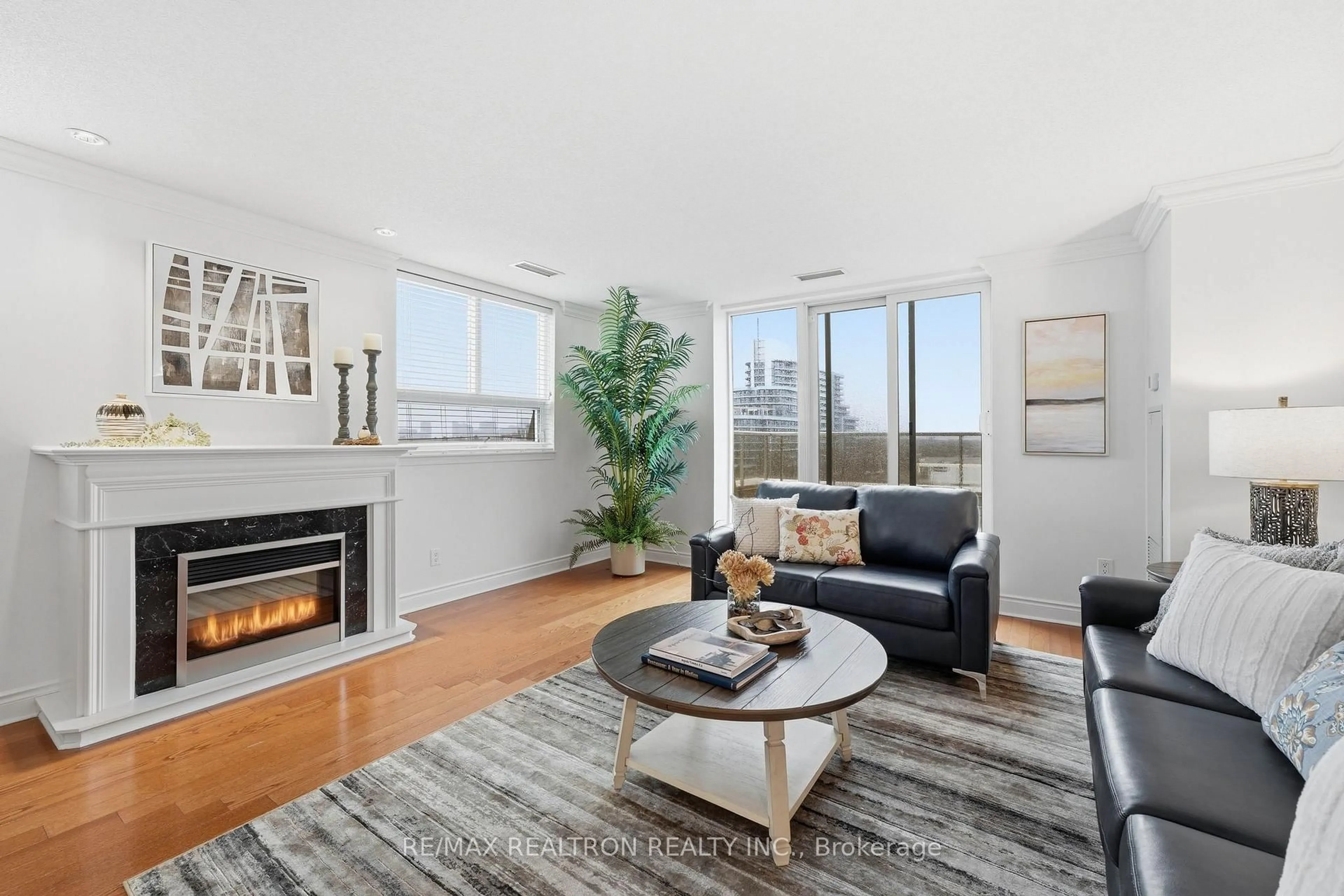 Living room with furniture, unknown for 18 Kenaston Gdns #704, Toronto Ontario M2K 3C7