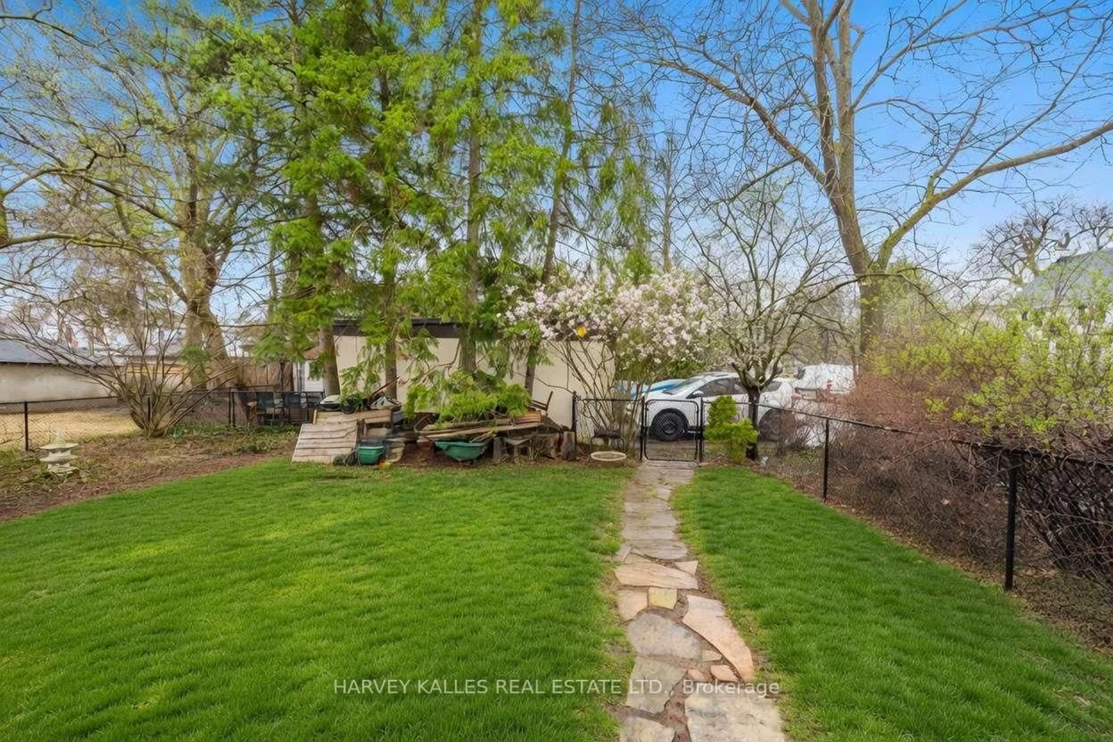 Patio, water/lake/river/ocean view for 1350 Mount Pleasant Rd, Toronto Ontario M4N 2T3