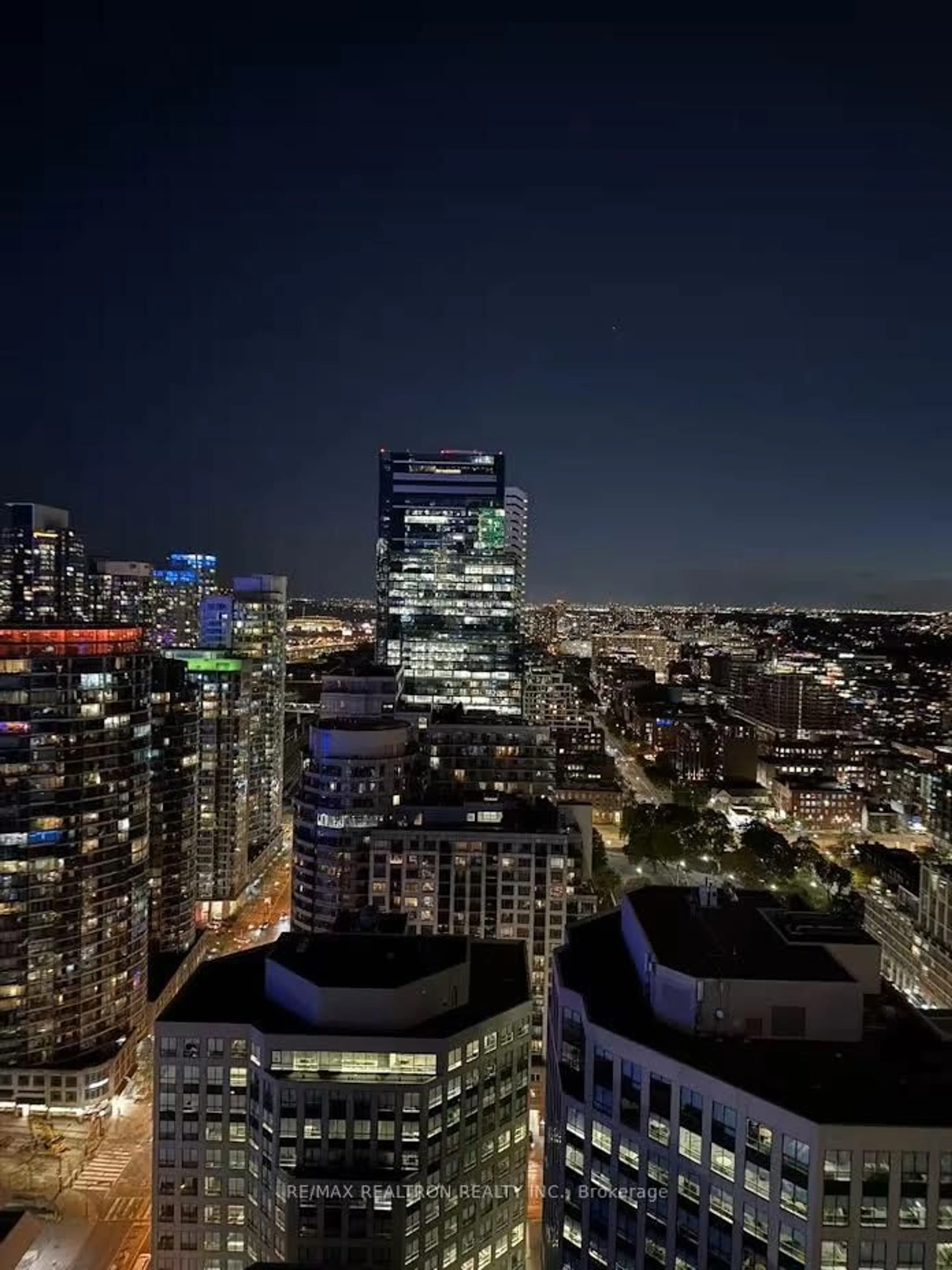 A pic of a room for 300 Front St #3403, Toronto Ontario M5V 0E9