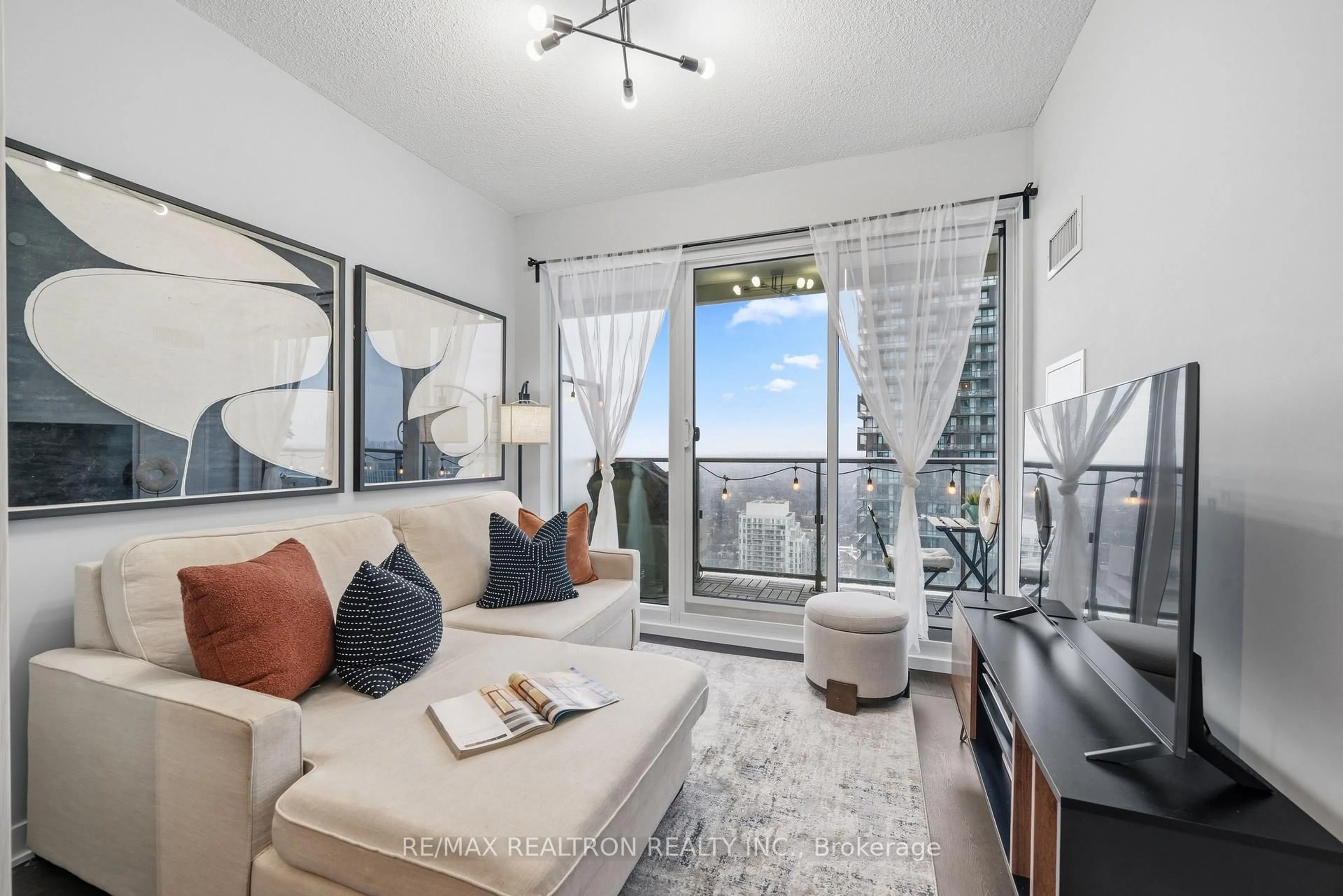 Living room with furniture, unknown for 2221 Yonge St #4710, Toronto Ontario M4S 2B4