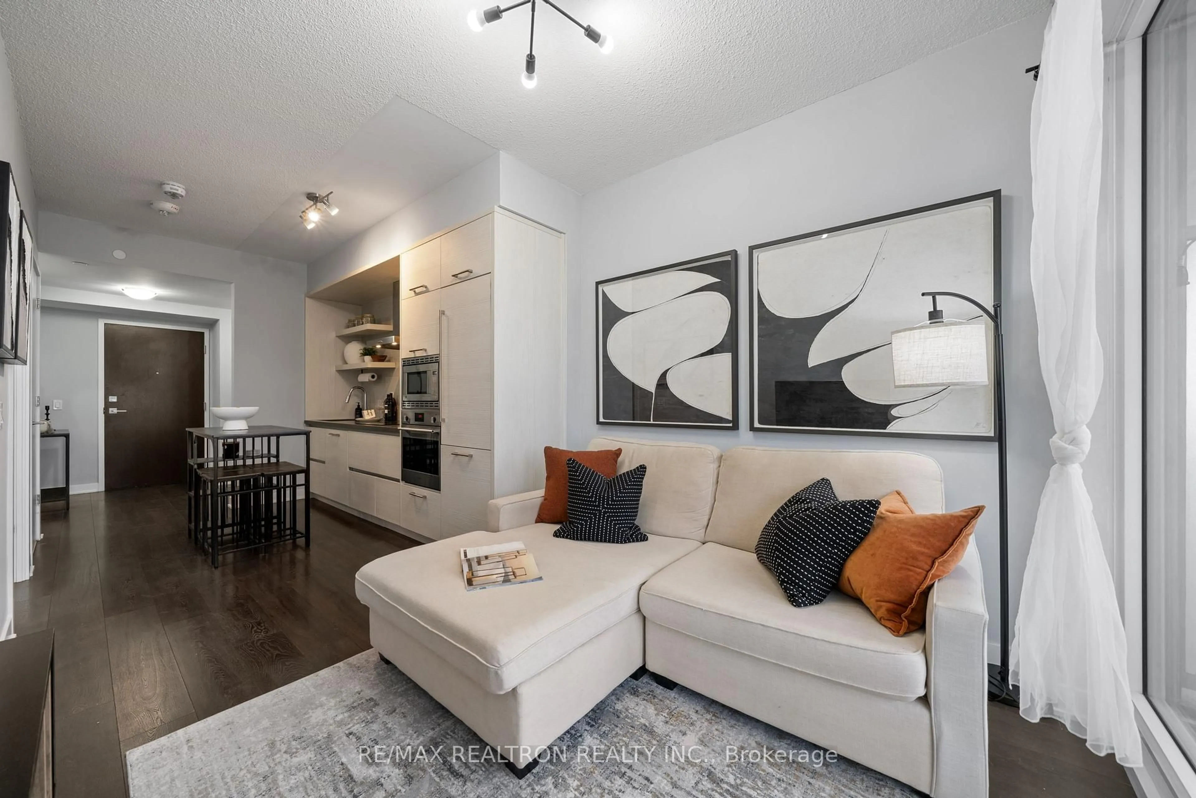 Living room with furniture, unknown for 2221 Yonge St #4710, Toronto Ontario M4S 2B4