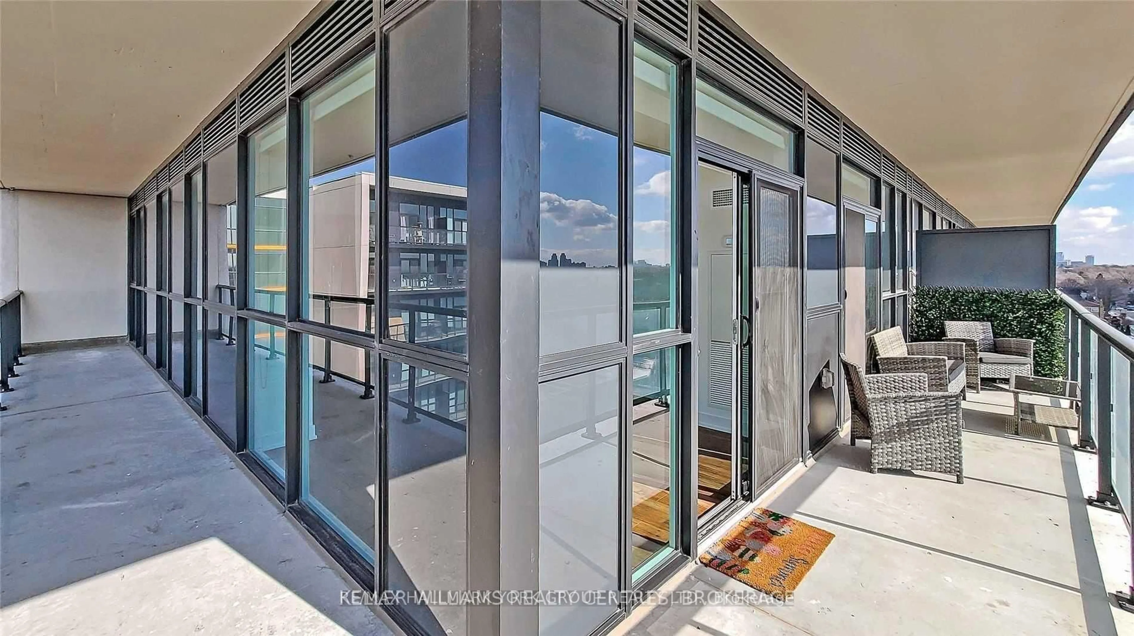 Indoor foyer for 1603 Eglinton Ave #705, Toronto Ontario M6E 0A1