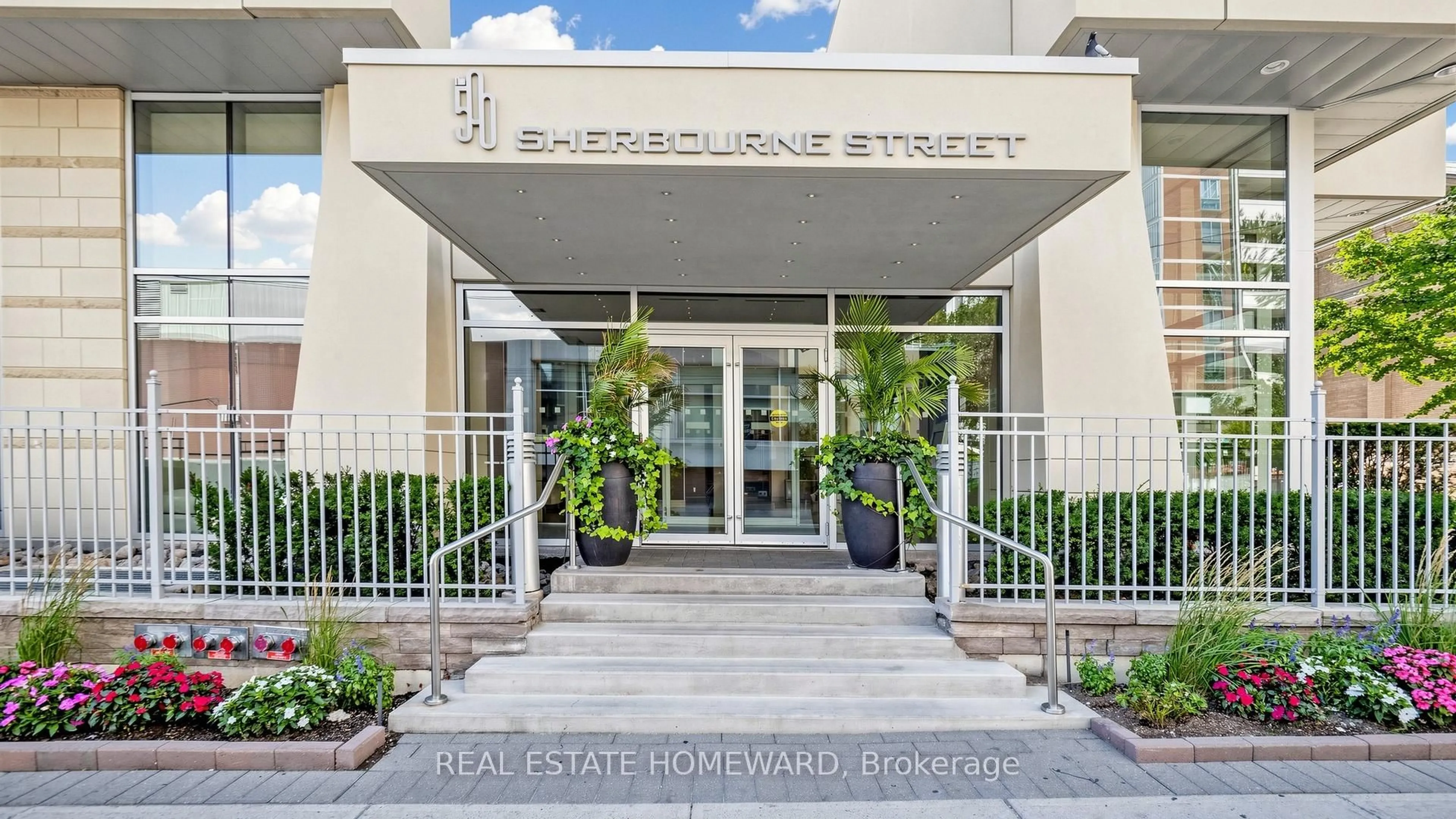 Indoor foyer for 500 Sherbourne St #503, Toronto Ontario M4X 1L1