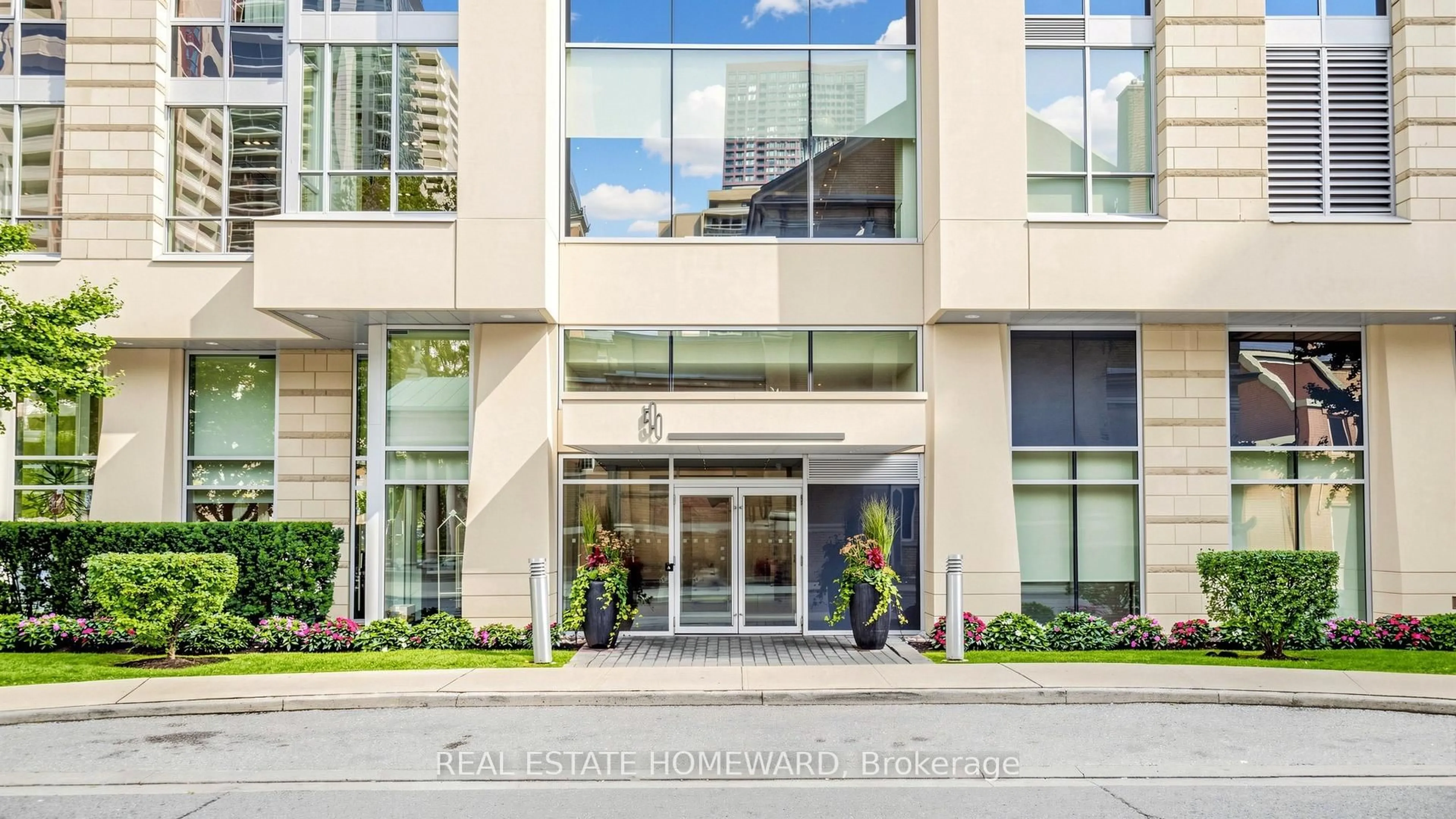 Indoor foyer for 500 Sherbourne St #503, Toronto Ontario M4X 1L1