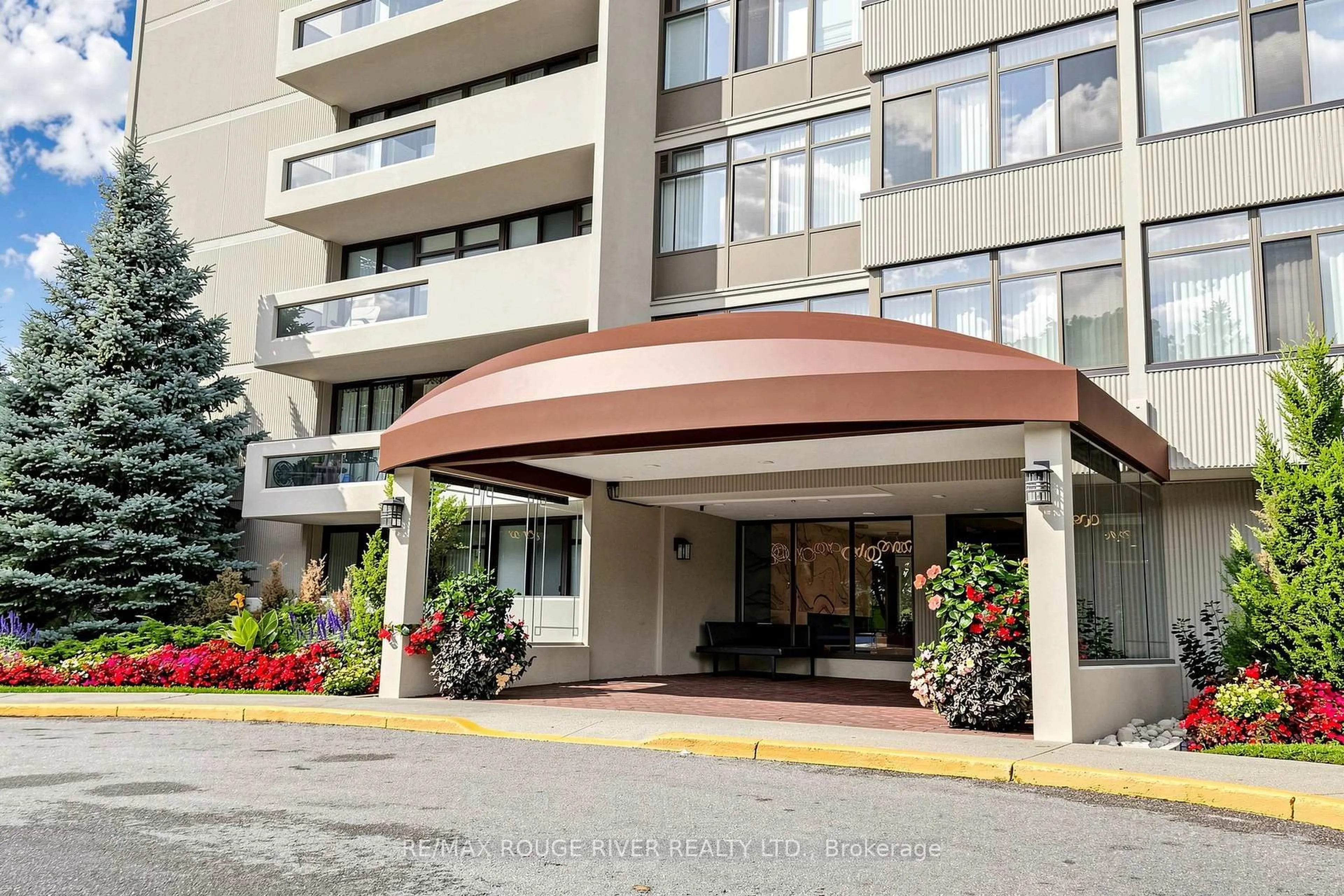 Indoor foyer for 1555 Finch Ave #3007, Toronto Ontario M2J 4X9