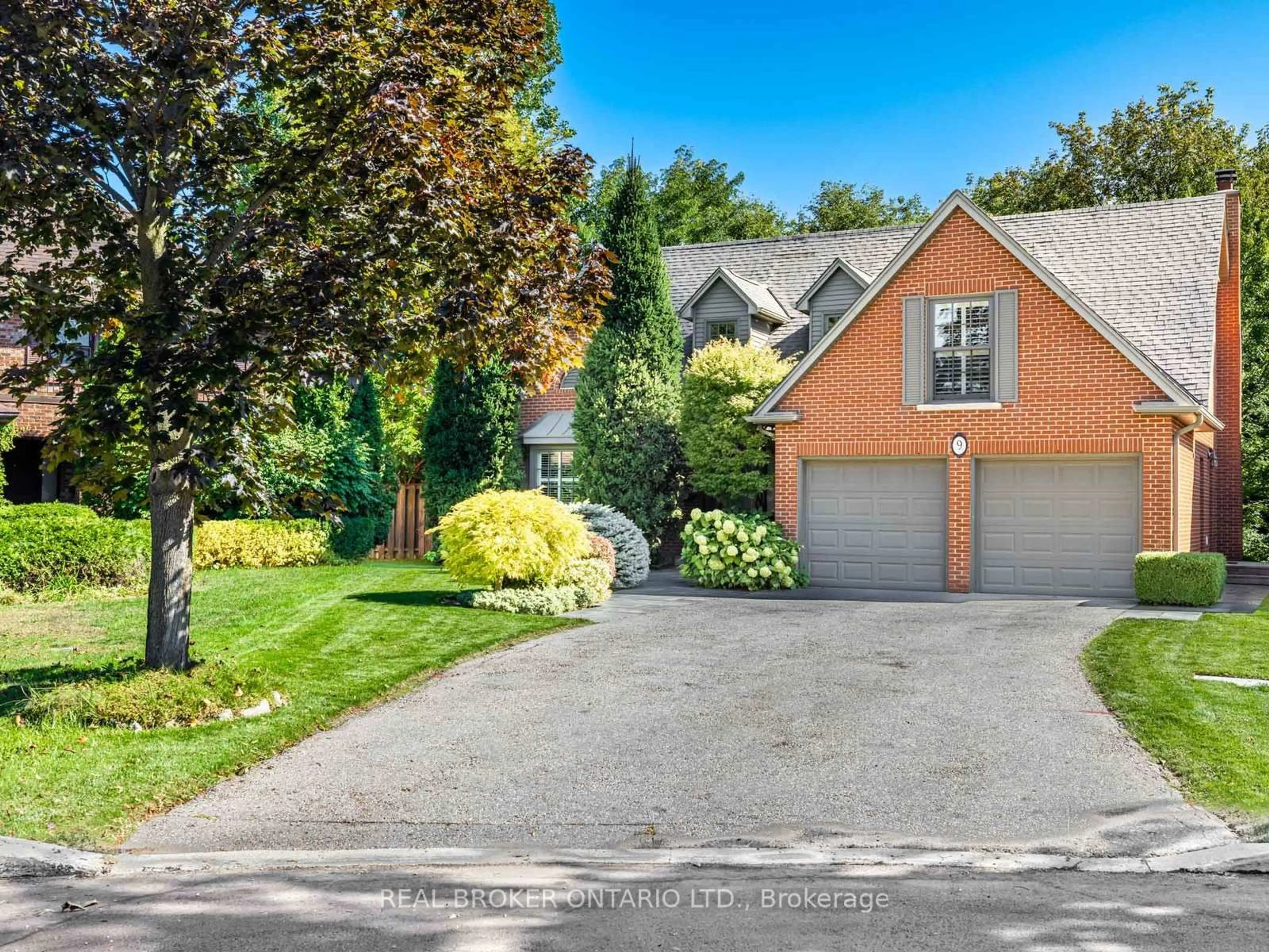 A pic from outside/outdoor area/front of a property/back of a property/a pic from drone, street for 9 Temagami Crt, Toronto Ontario M2M 4E6