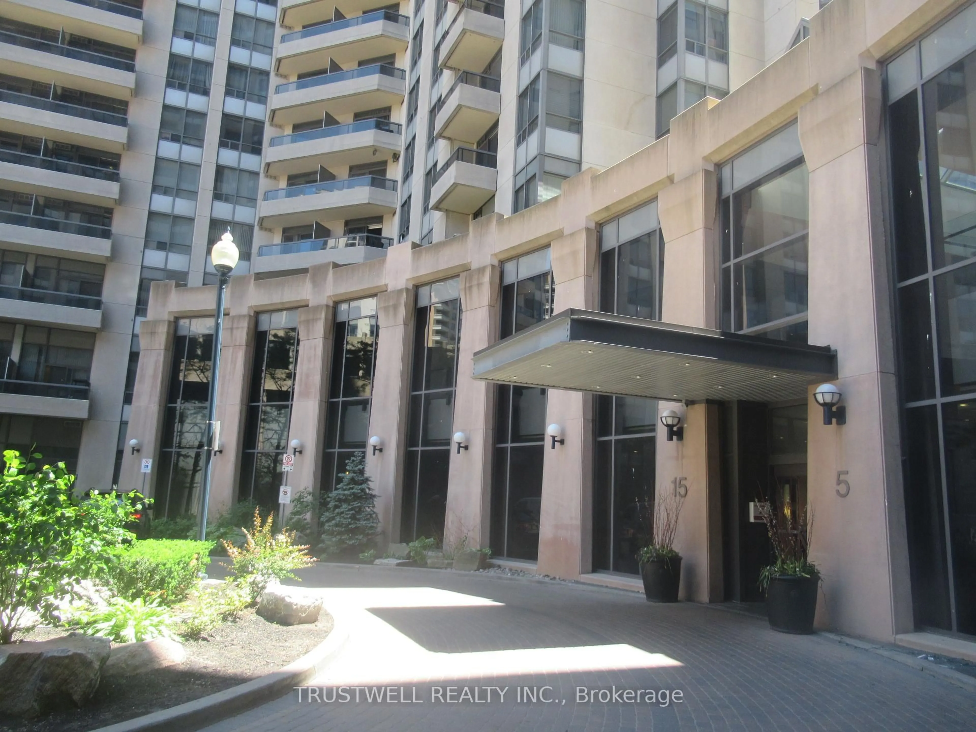 Indoor foyer for 15 Northtown Way #1618, Toronto Ontario M2N 7A2