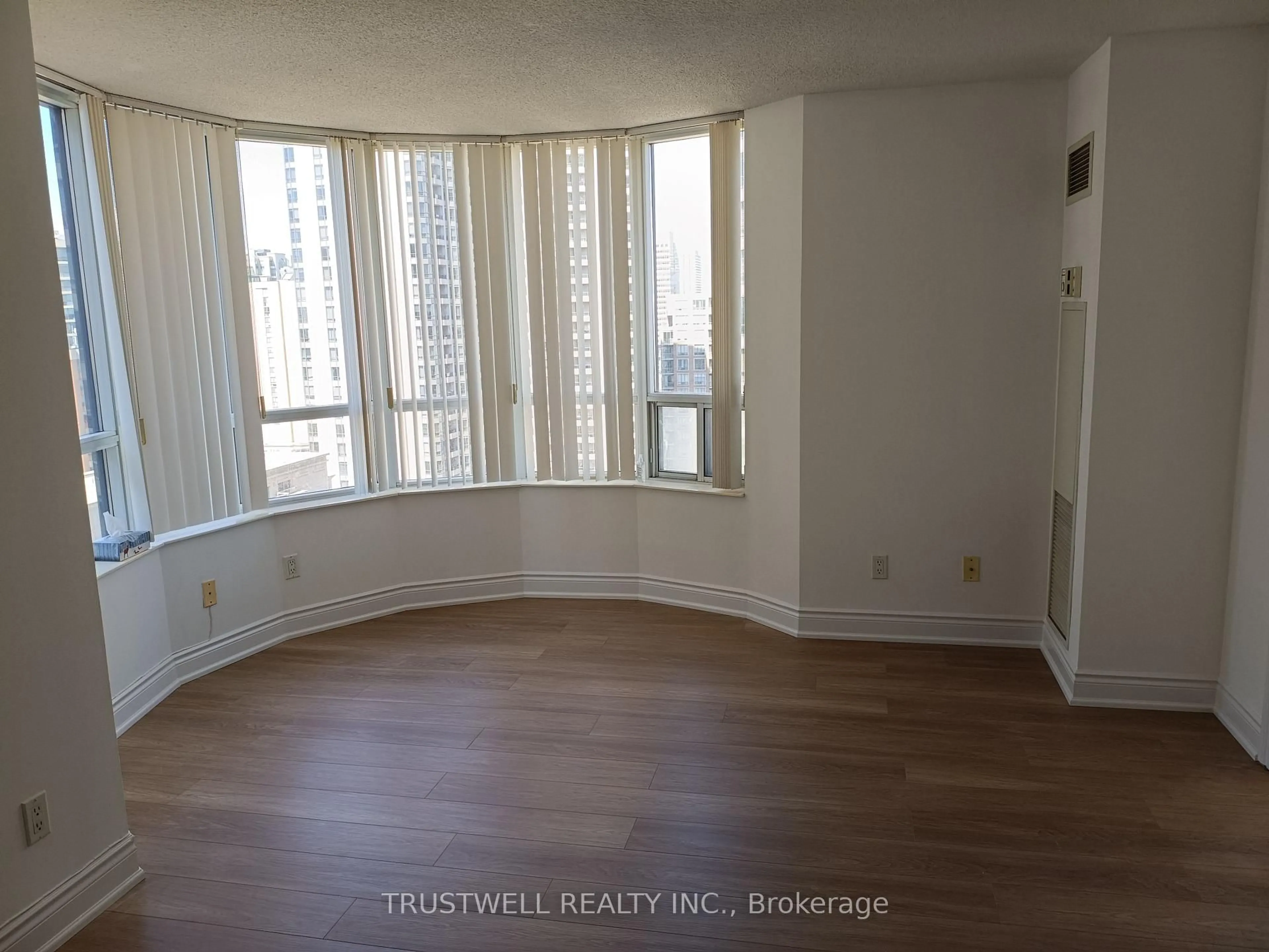 A pic of a room for 15 Northtown Way #1618, Toronto Ontario M2N 7A2