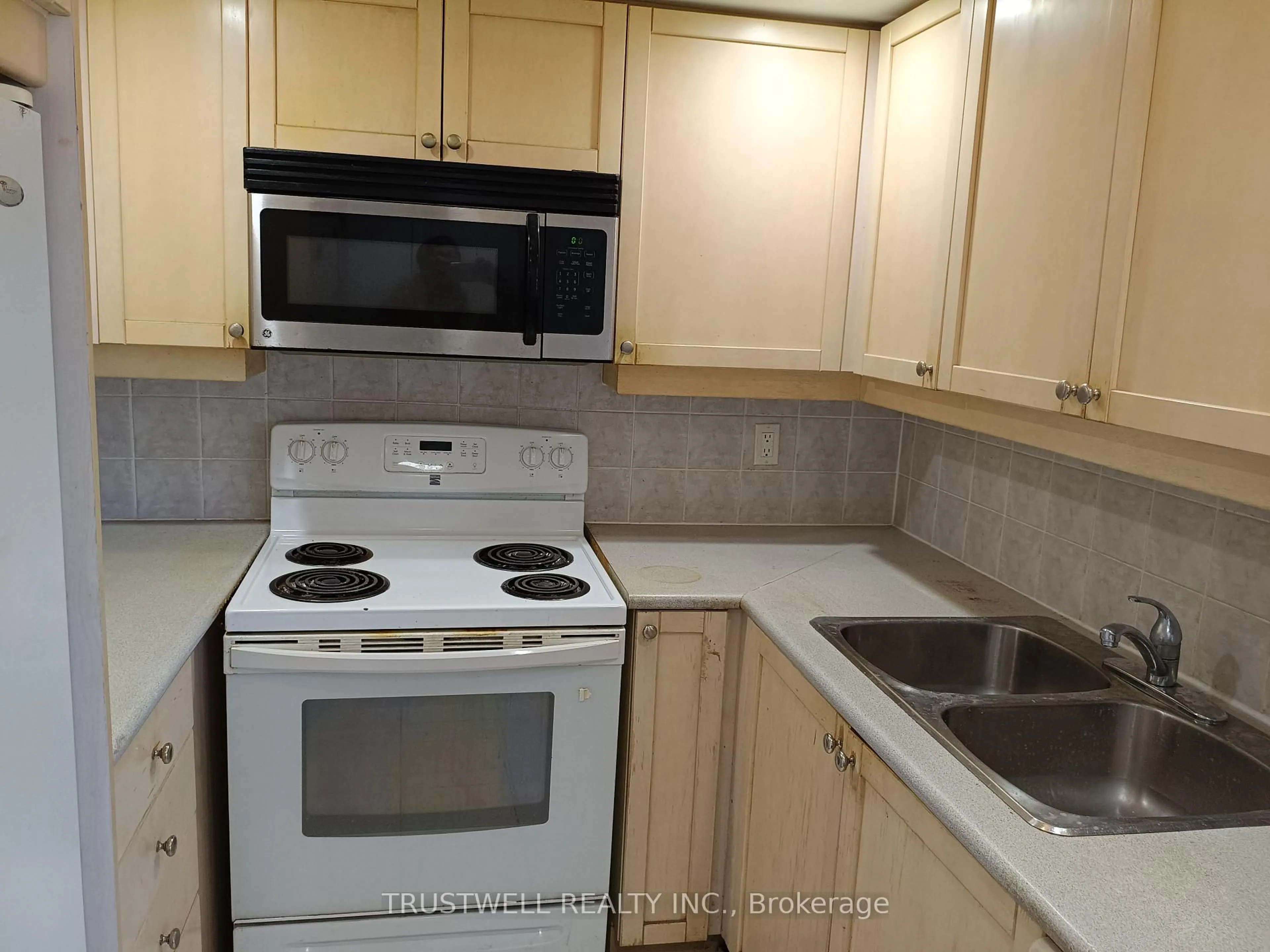 Standard kitchen, unknown for 15 Northtown Way #1618, Toronto Ontario M2N 7A2
