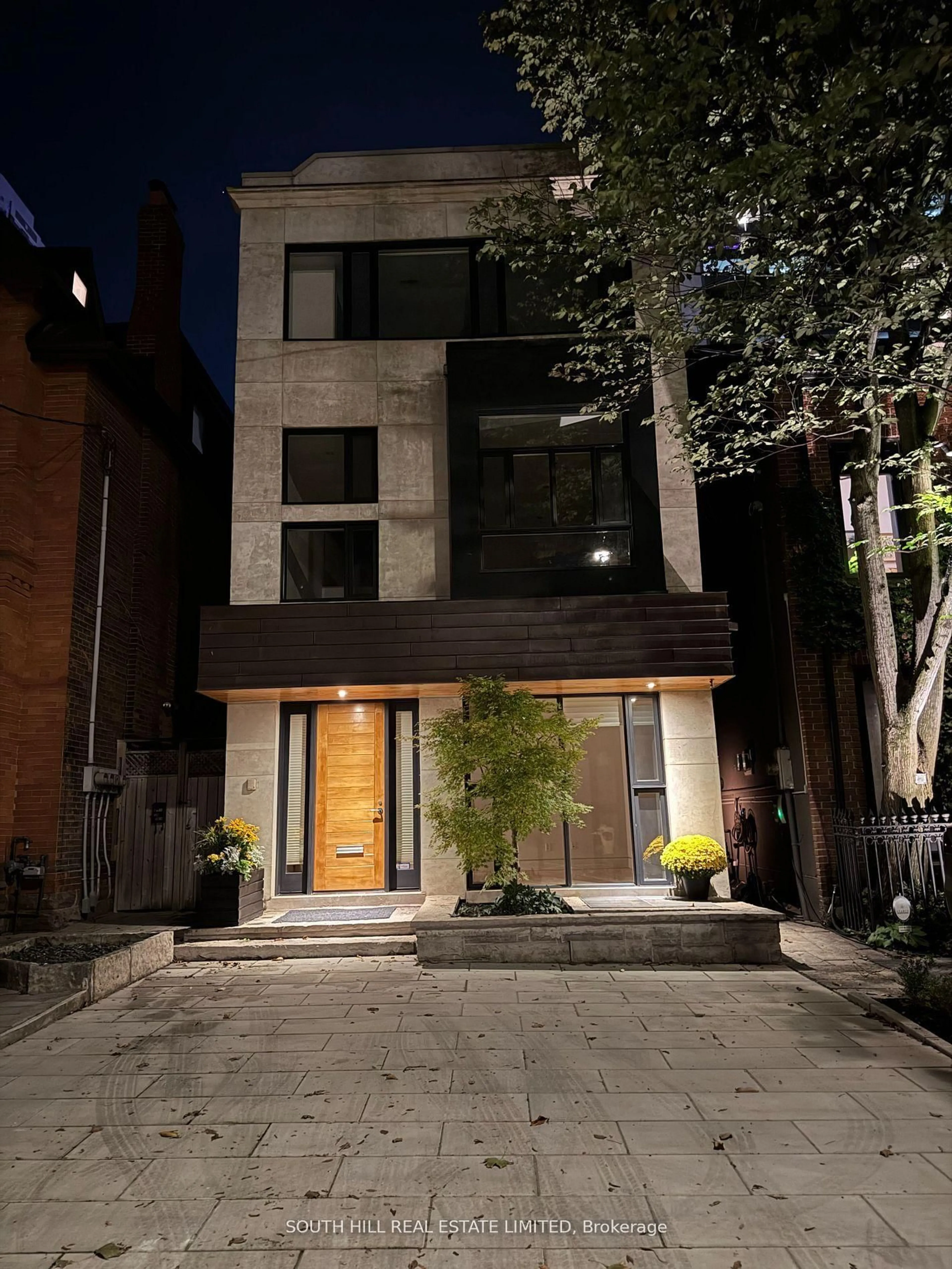 Home with brick exterior material, street for 21 Lowther Ave, Toronto Ontario M5R 1C5