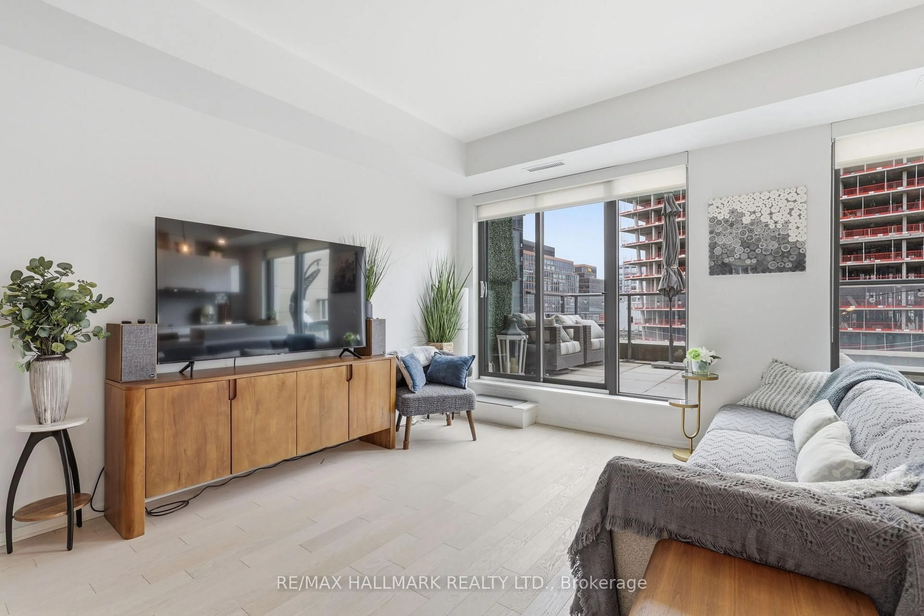 Living room with furniture, unknown for 12 Bonnycastle St #425, Toronto Ontario M5A 0C8