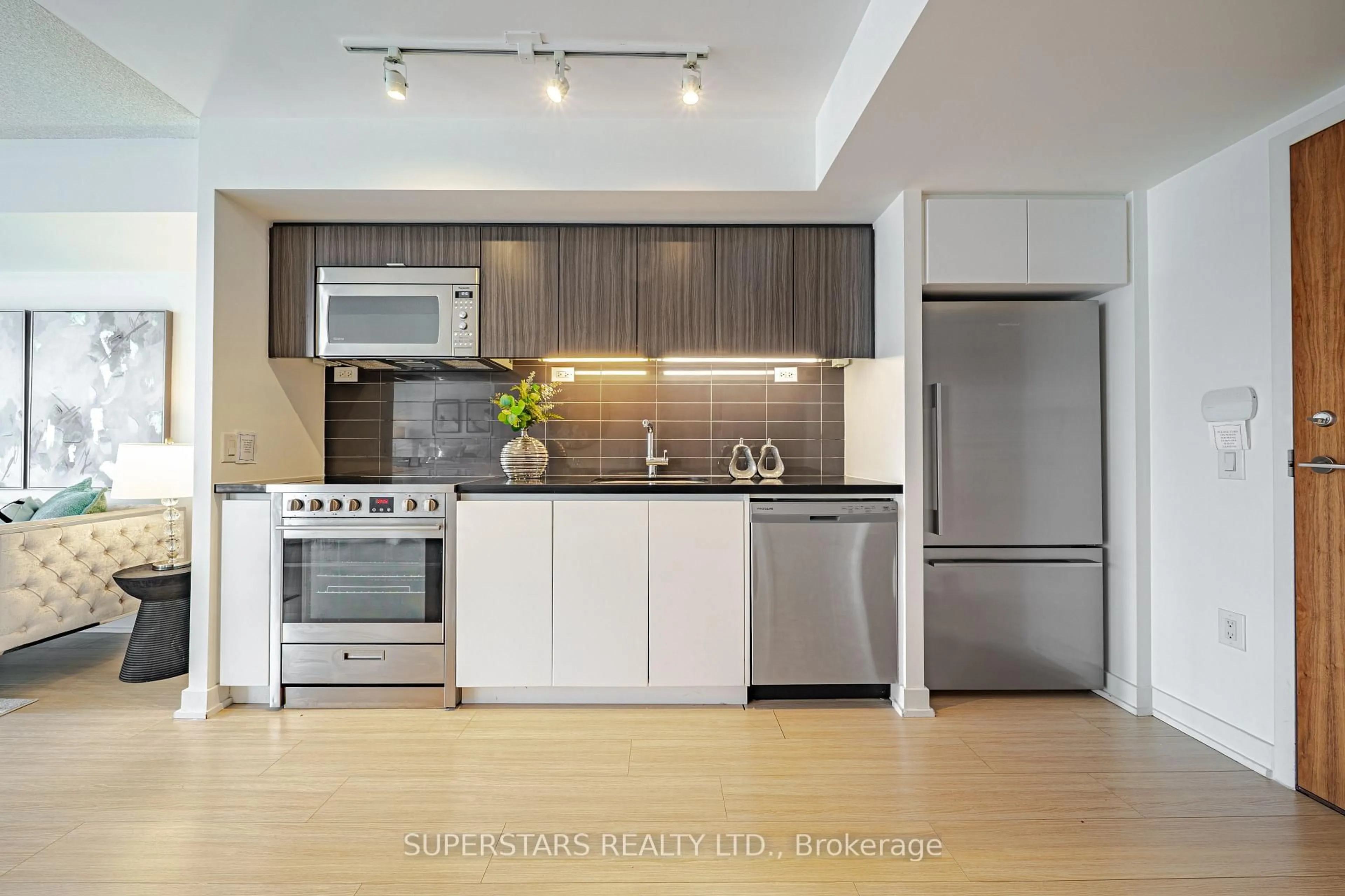 Unknown for 75 Queens Wharf Rd #1211, Toronto Ontario M5V 0J8