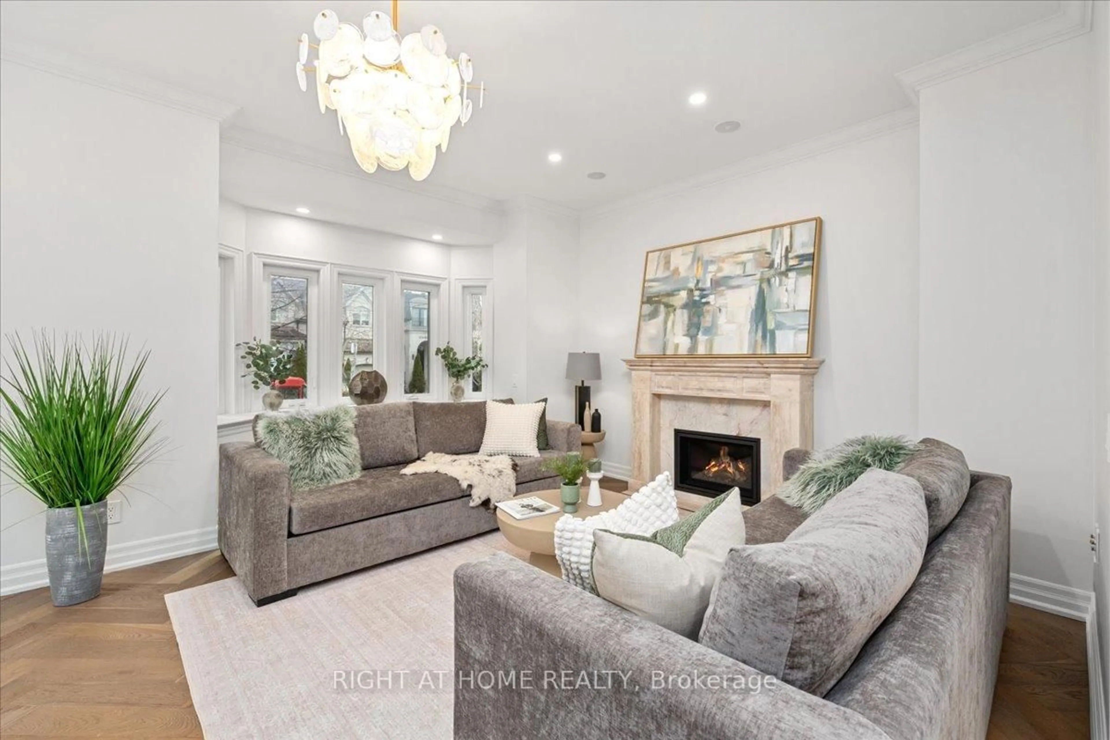 Living room with furniture, unknown for 497 Broadway Ave, Toronto Ontario M4G 2R7