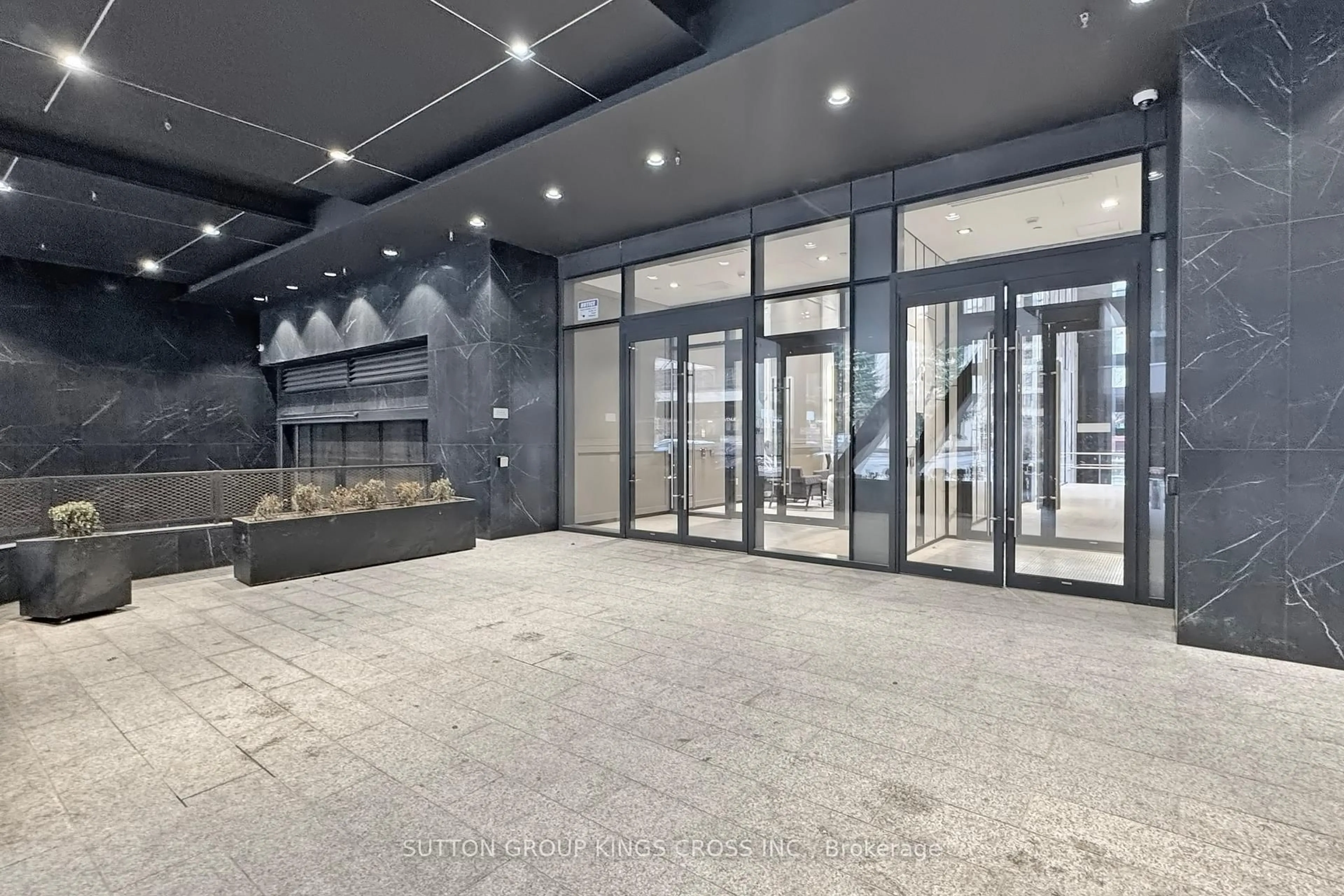 Indoor foyer for 488 University Ave #3901, Toronto Ontario M5G 0C1