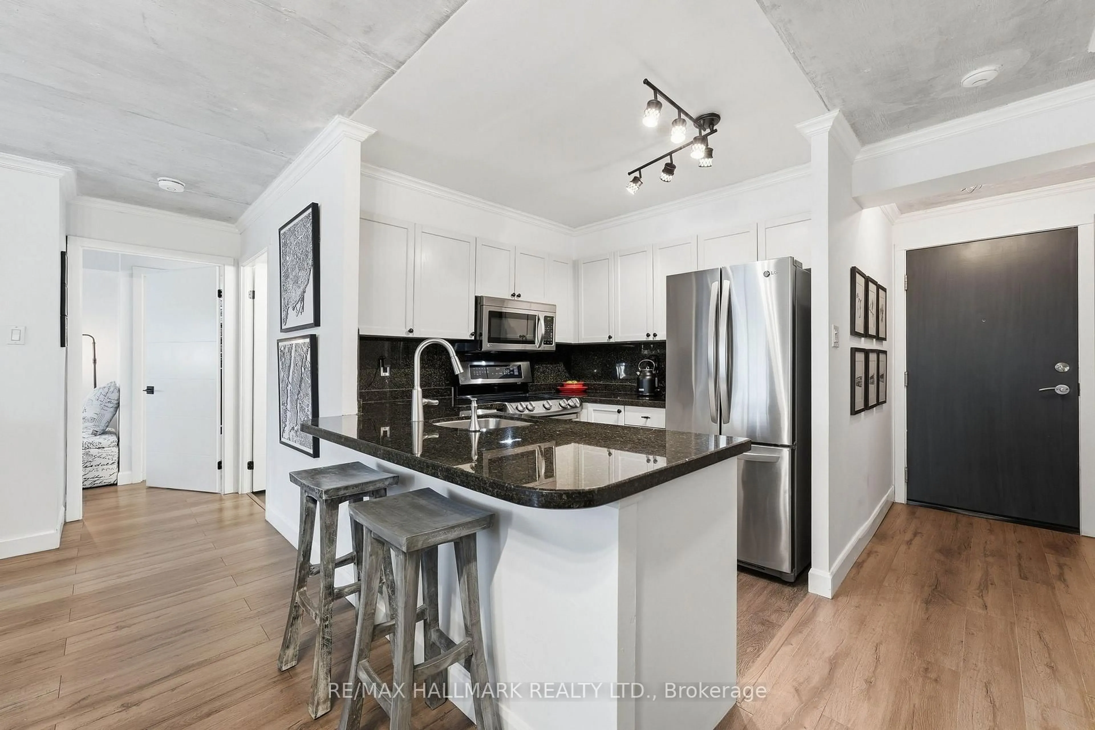 Open concept kitchen, unknown for 600 Queens Quay #705, Toronto Ontario M5V 3M3