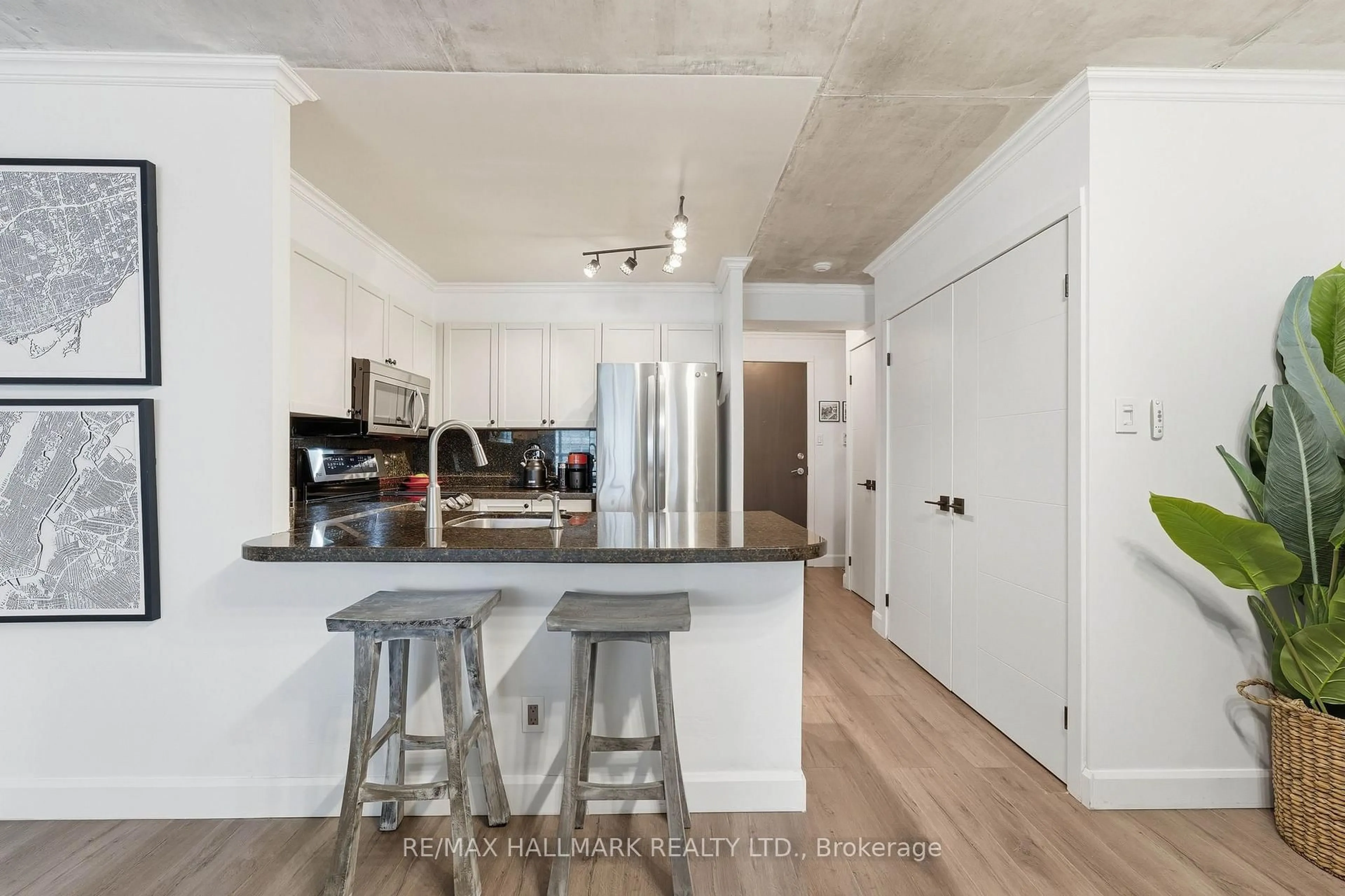 Open concept kitchen, unknown for 600 Queens Quay #705, Toronto Ontario M5V 3M3