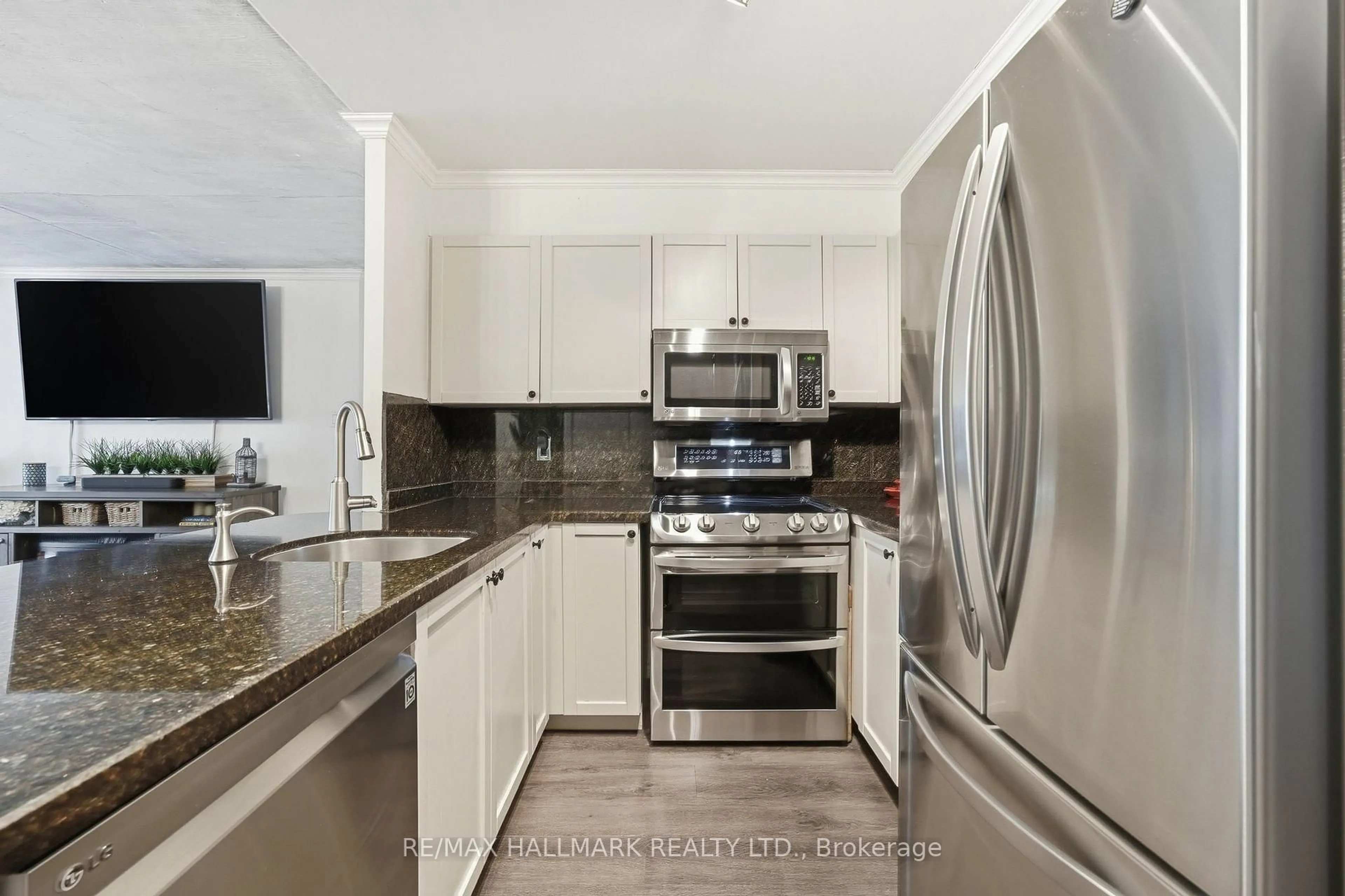 Unknown for 600 Queens Quay #705, Toronto Ontario M5V 3M3