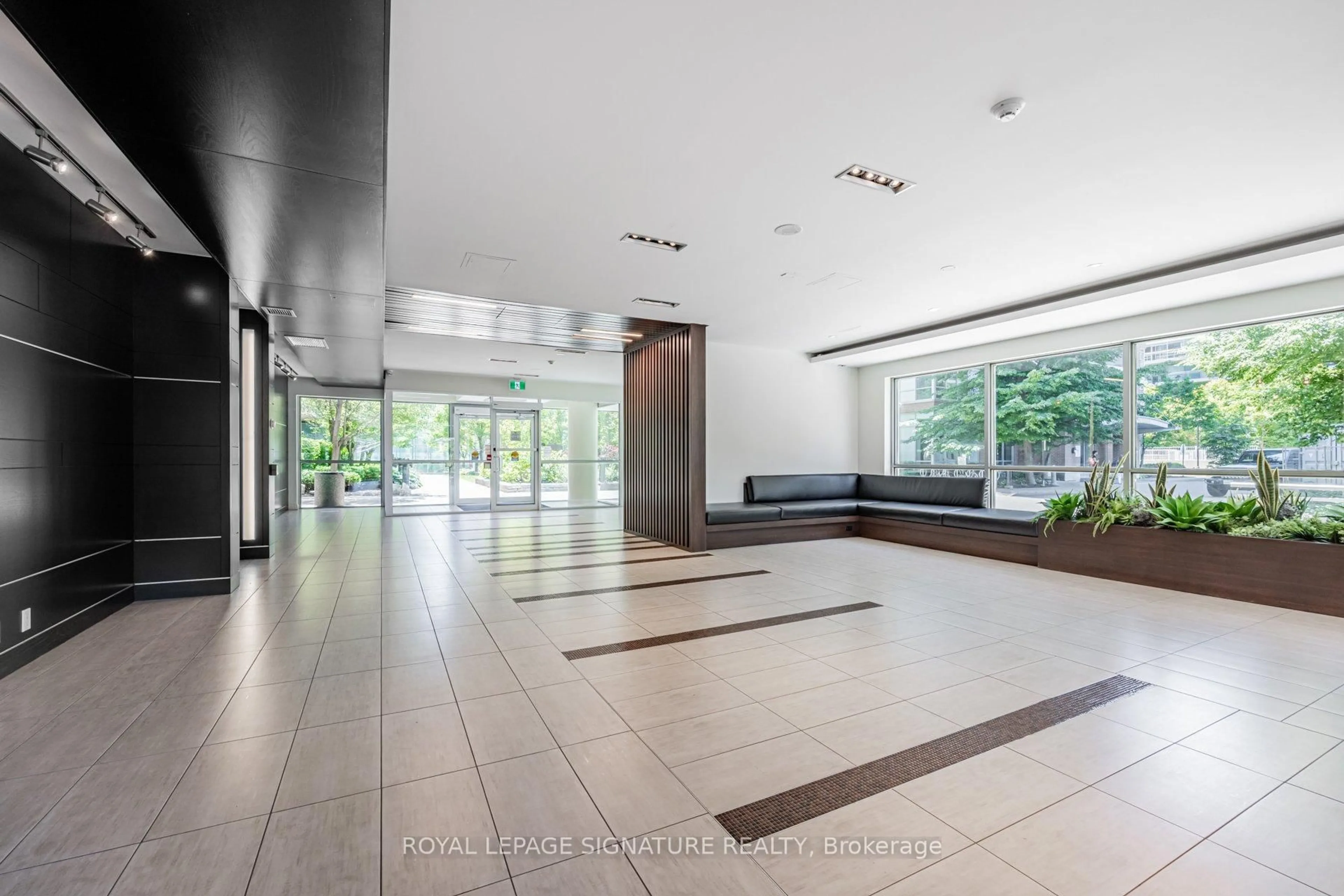 Indoor foyer for 80 Western Battery Rd #2105, Toronto Ontario M6K 3S1