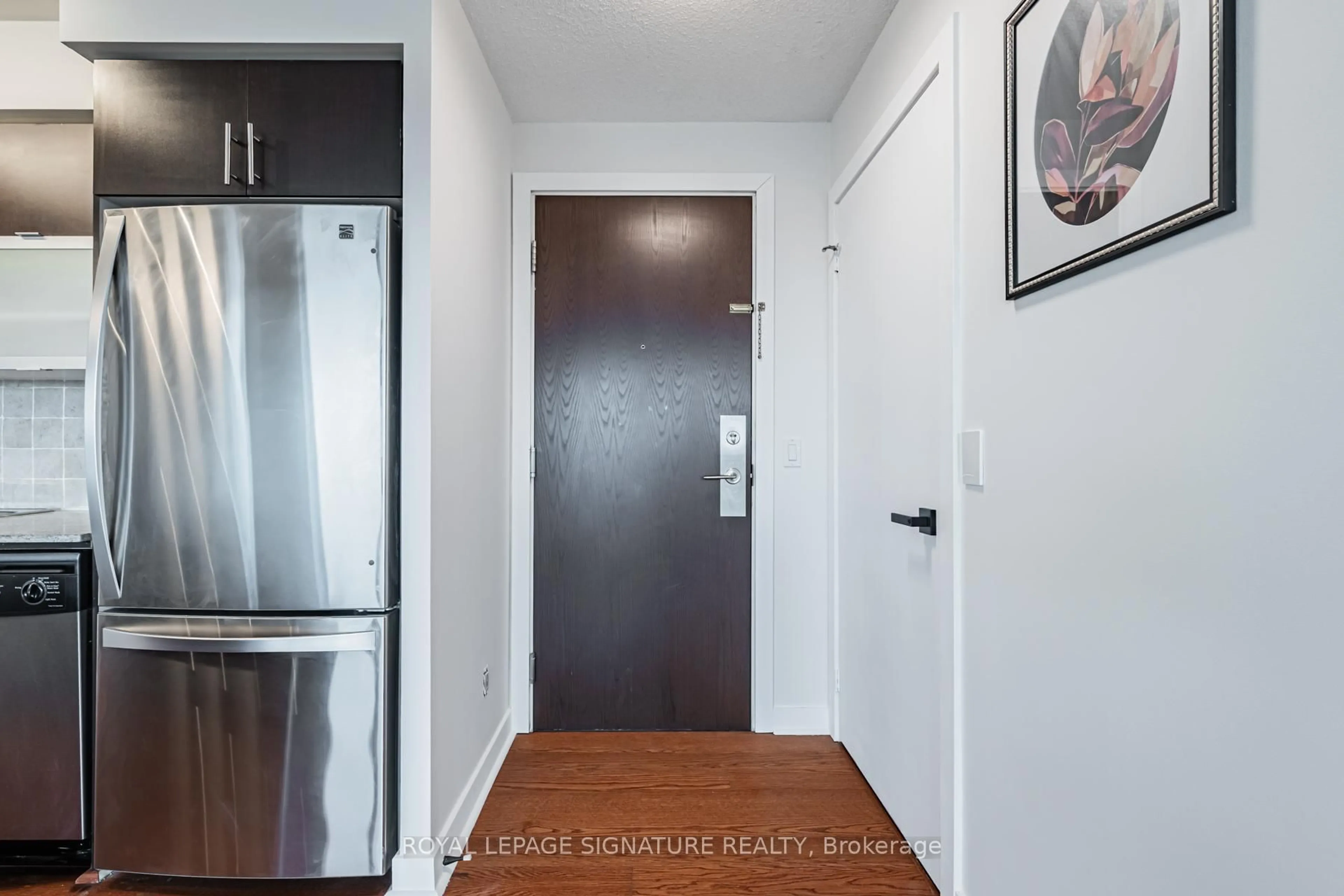 Indoor entryway for 80 Western Battery Rd #2105, Toronto Ontario M6K 3S1