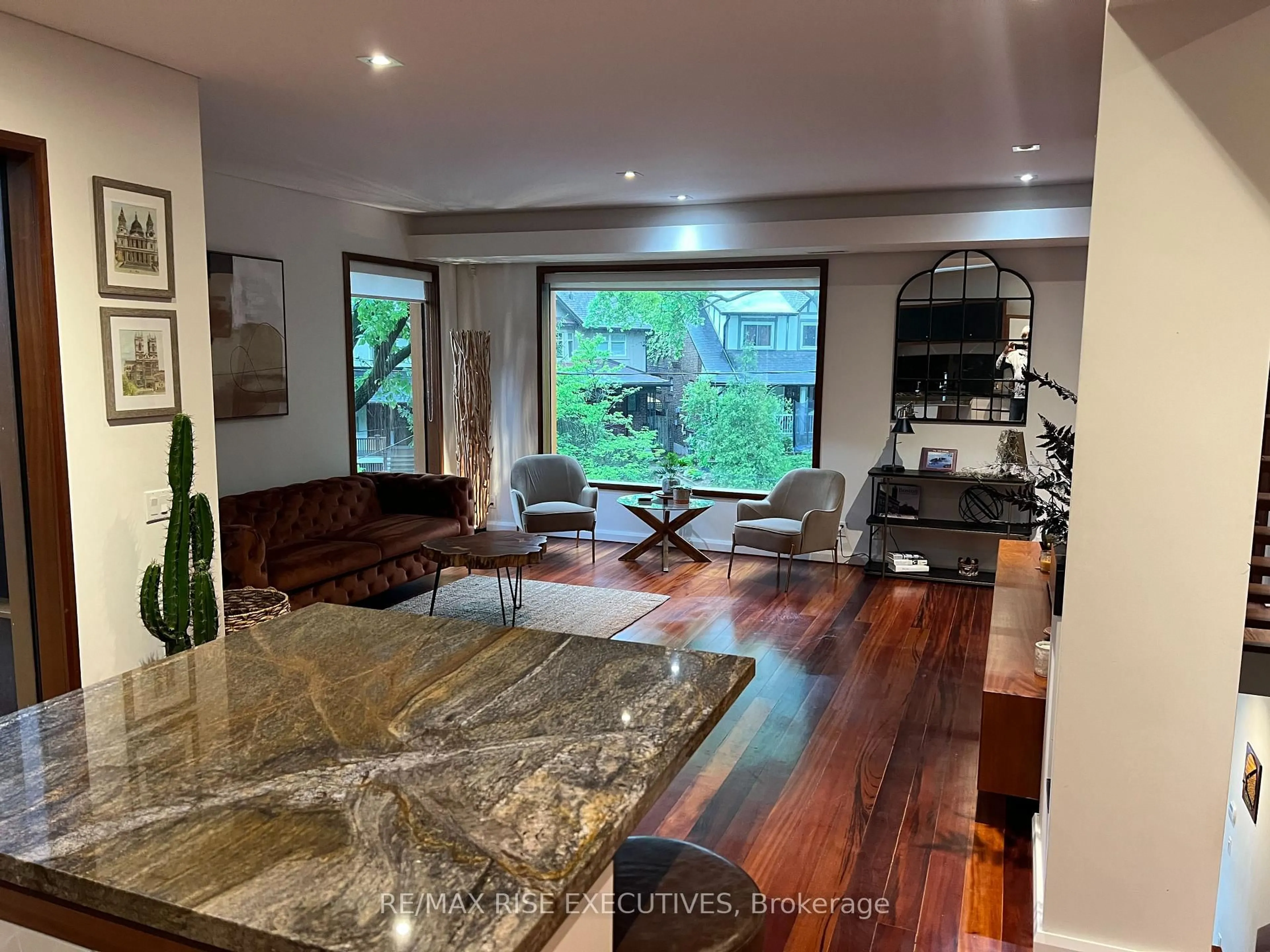 Unknown for 32 Regal Rd, Toronto Ontario M6H 2J7