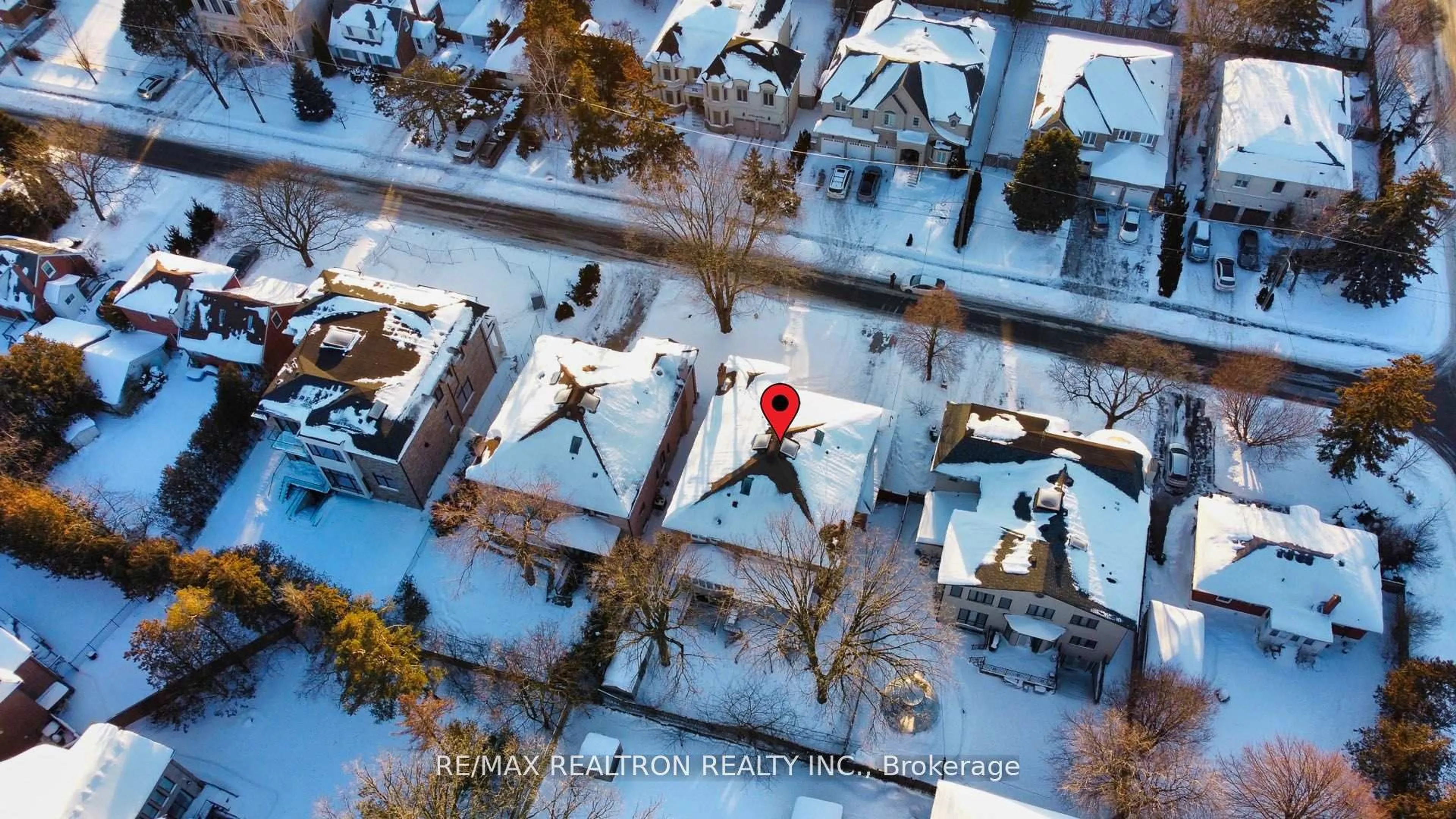 A pic from outside/outdoor area/front of a property/back of a property/a pic from drone, city buildings view from balcony for 25 Clarkhill St, Toronto Ontario M2R 2G6