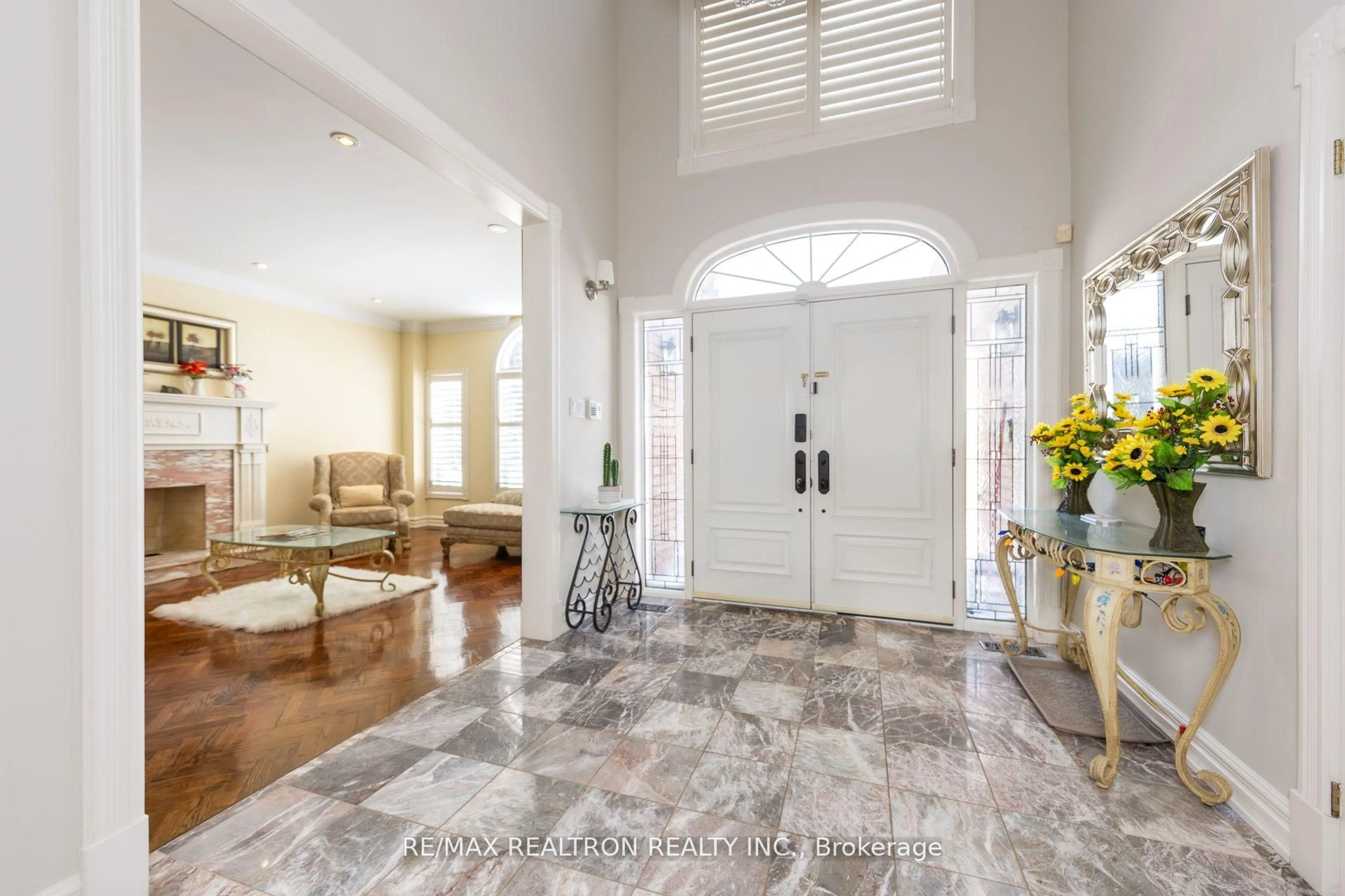 Indoor foyer for 25 Clarkhill St, Toronto Ontario M2R 2G6