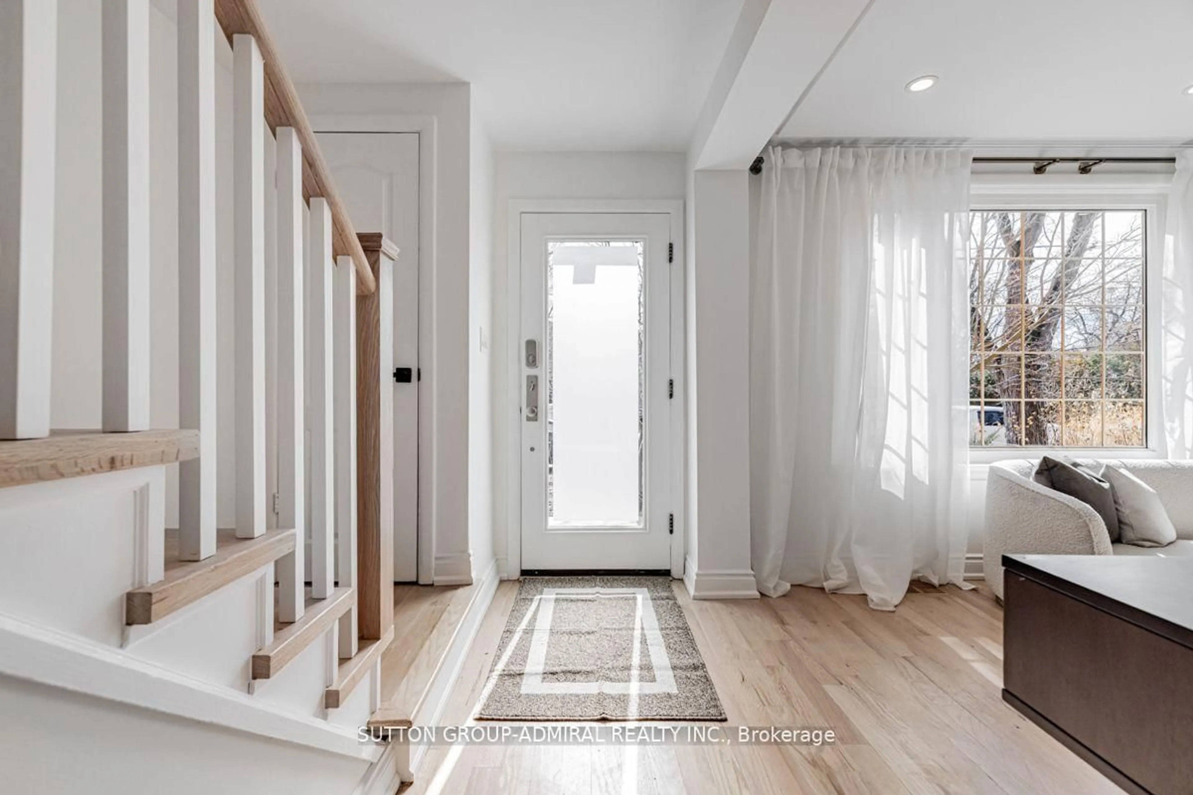 Indoor entryway for 248 Sandringham Dr, Toronto Ontario M3H 1G3