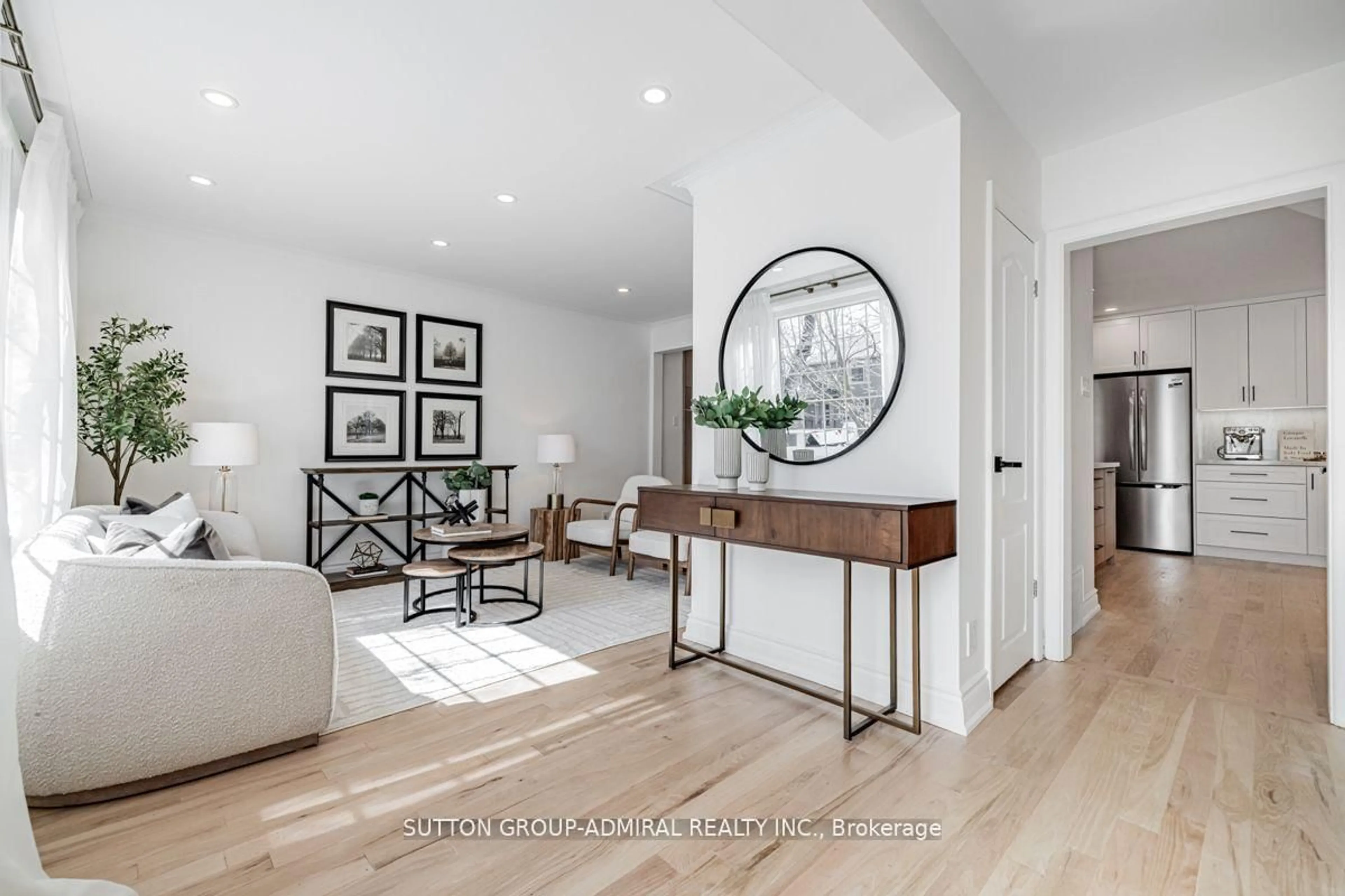 Indoor entryway for 248 Sandringham Dr, Toronto Ontario M3H 1G3