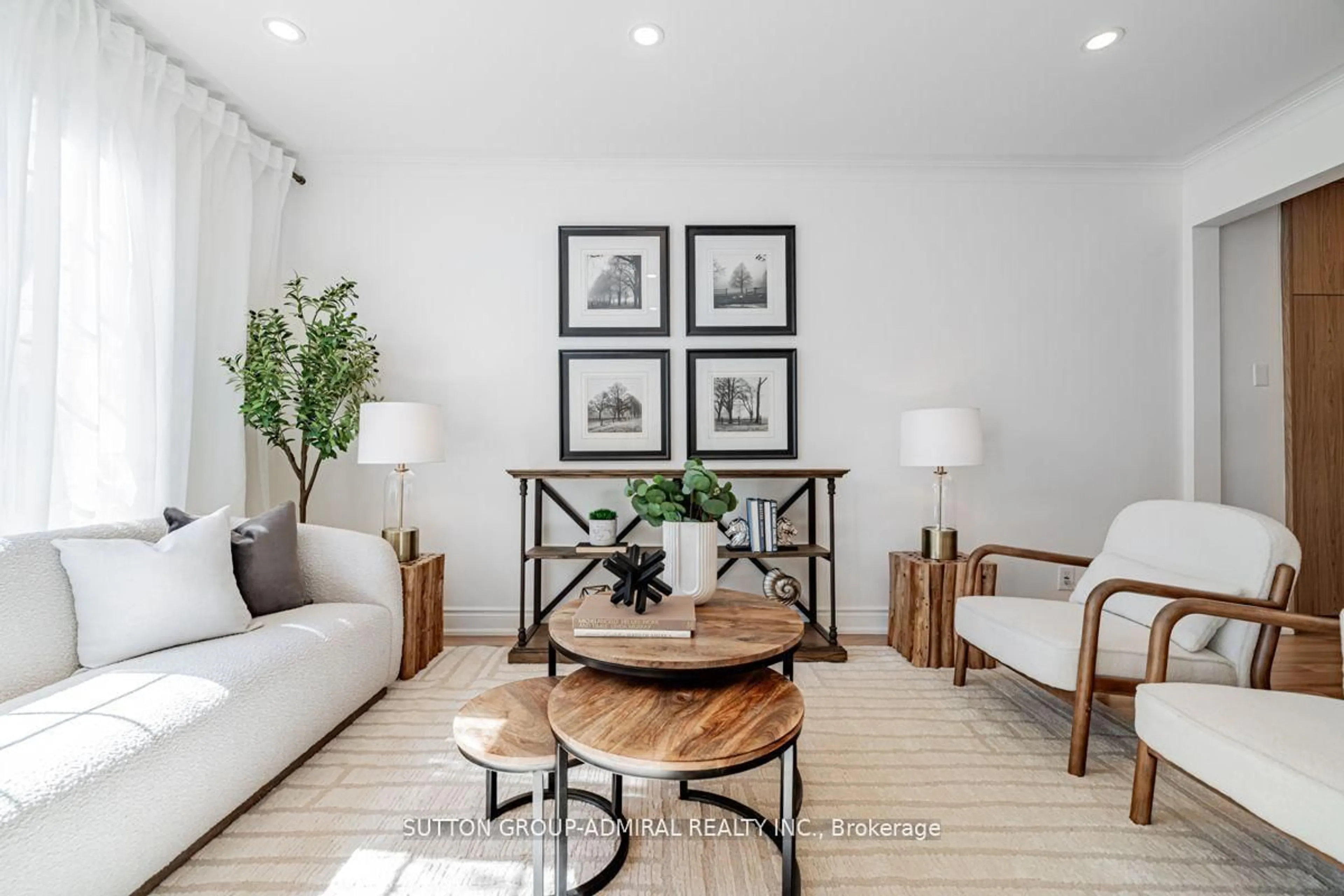 Living room with furniture, unknown for 248 Sandringham Dr, Toronto Ontario M3H 1G3