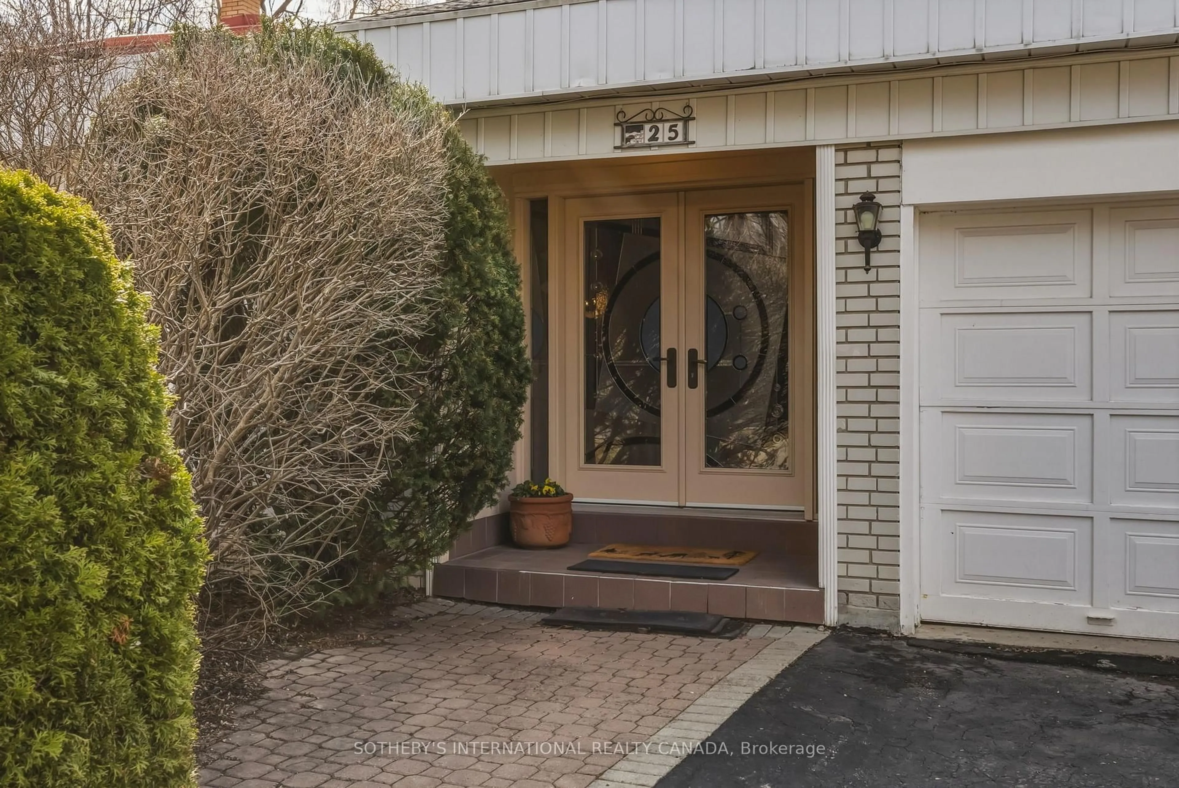 Indoor entryway for 25 Sawley Dr, Toronto Ontario M2K 2J3