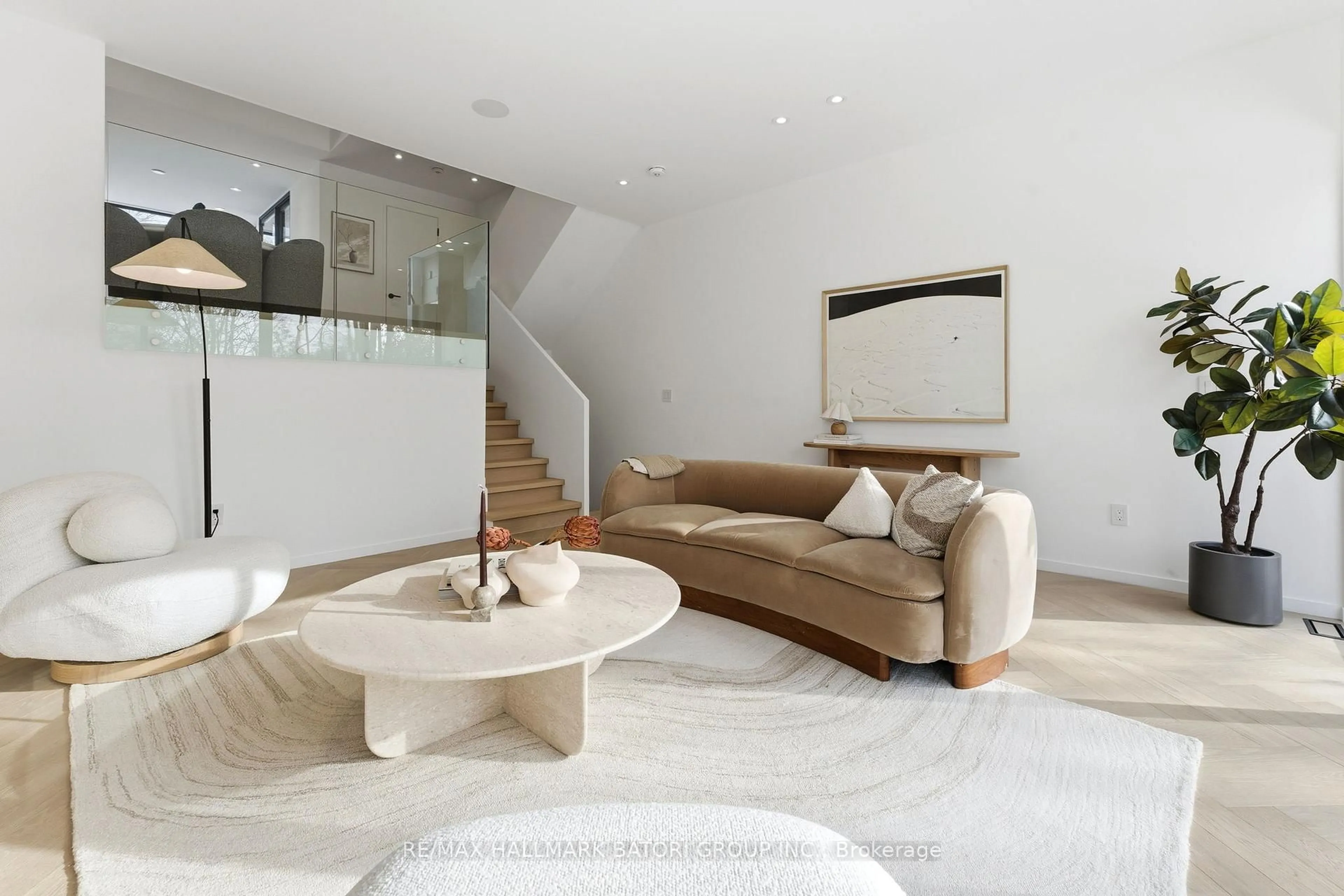 Living room with furniture, unknown for 538 Duplex Ave, Toronto Ontario M4R 1E6