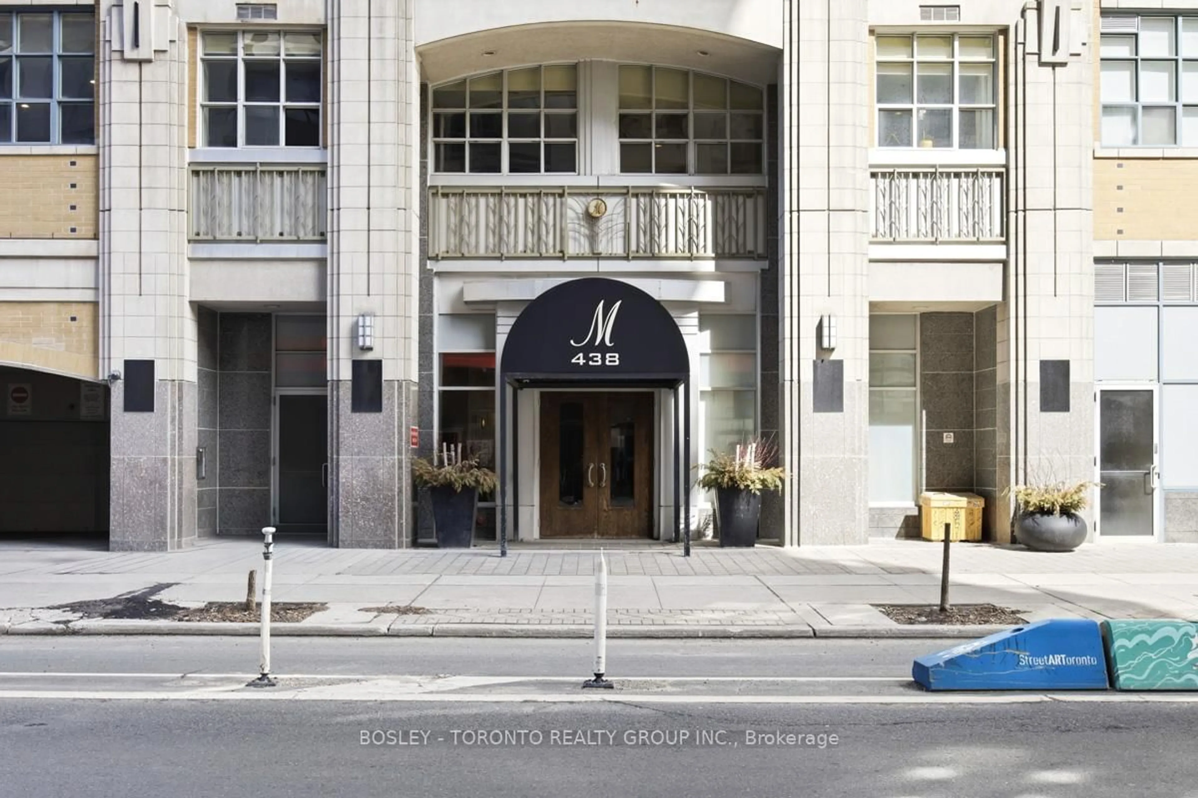 Indoor foyer for 438 Richmond St #902, Toronto Ontario M5V 3S6