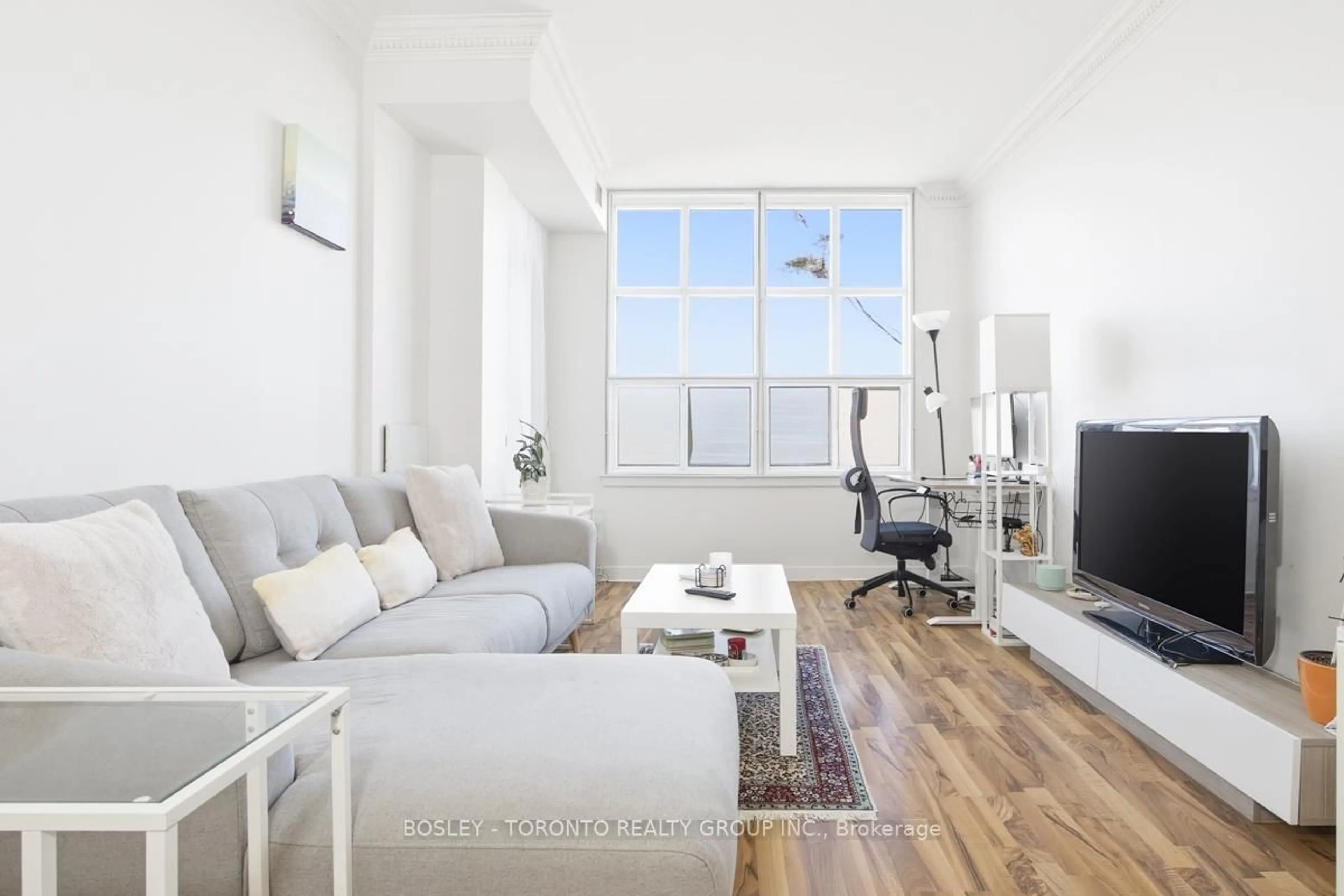 Living room with furniture, unknown for 438 Richmond St #902, Toronto Ontario M5V 3S6