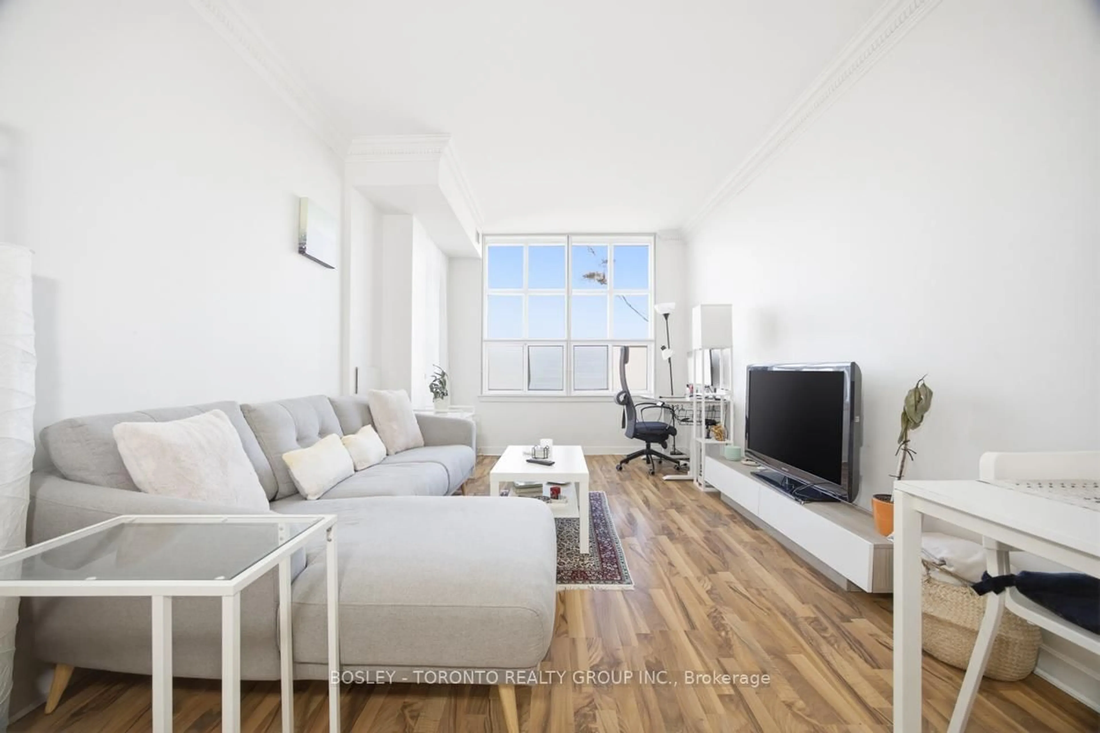 Living room with furniture, unknown for 438 Richmond St #902, Toronto Ontario M5V 3S6