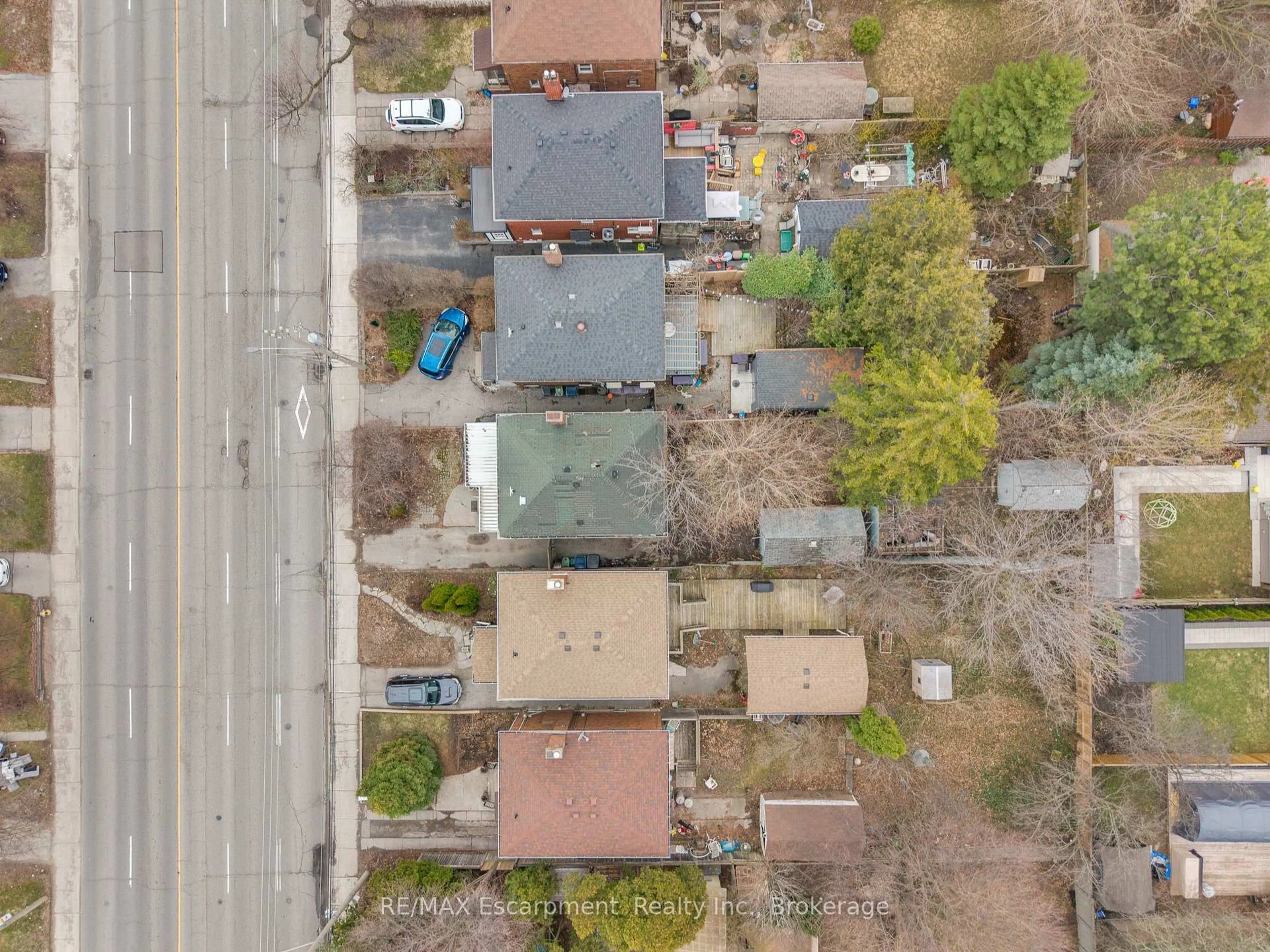 A pic from outside/outdoor area/front of a property/back of a property/a pic from drone, street for 751 Eglinton Ave, Toronto Ontario M4G 2K8
