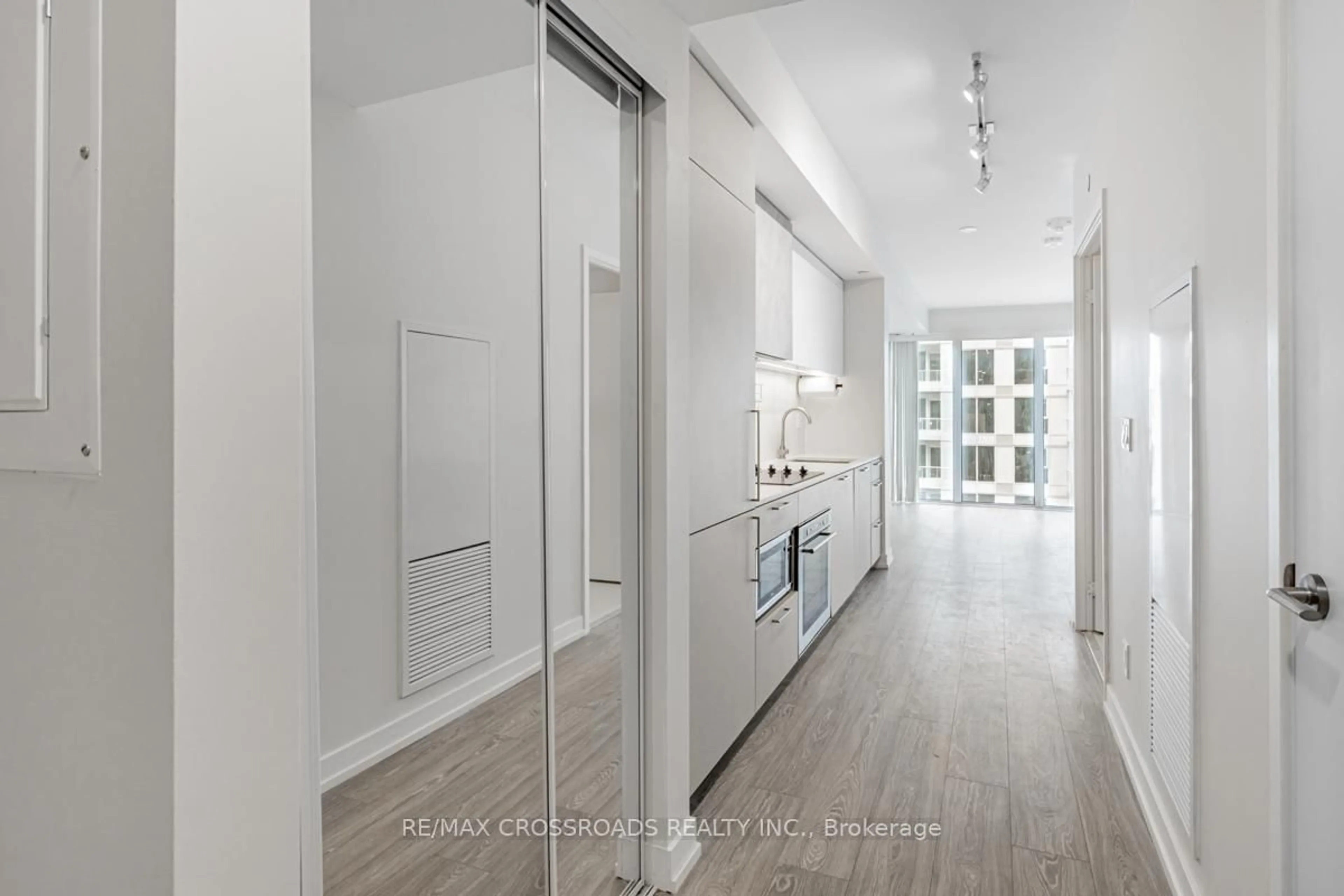 Unknown for 19 Western Battery Rd #3222, Toronto Ontario M6K 3S4