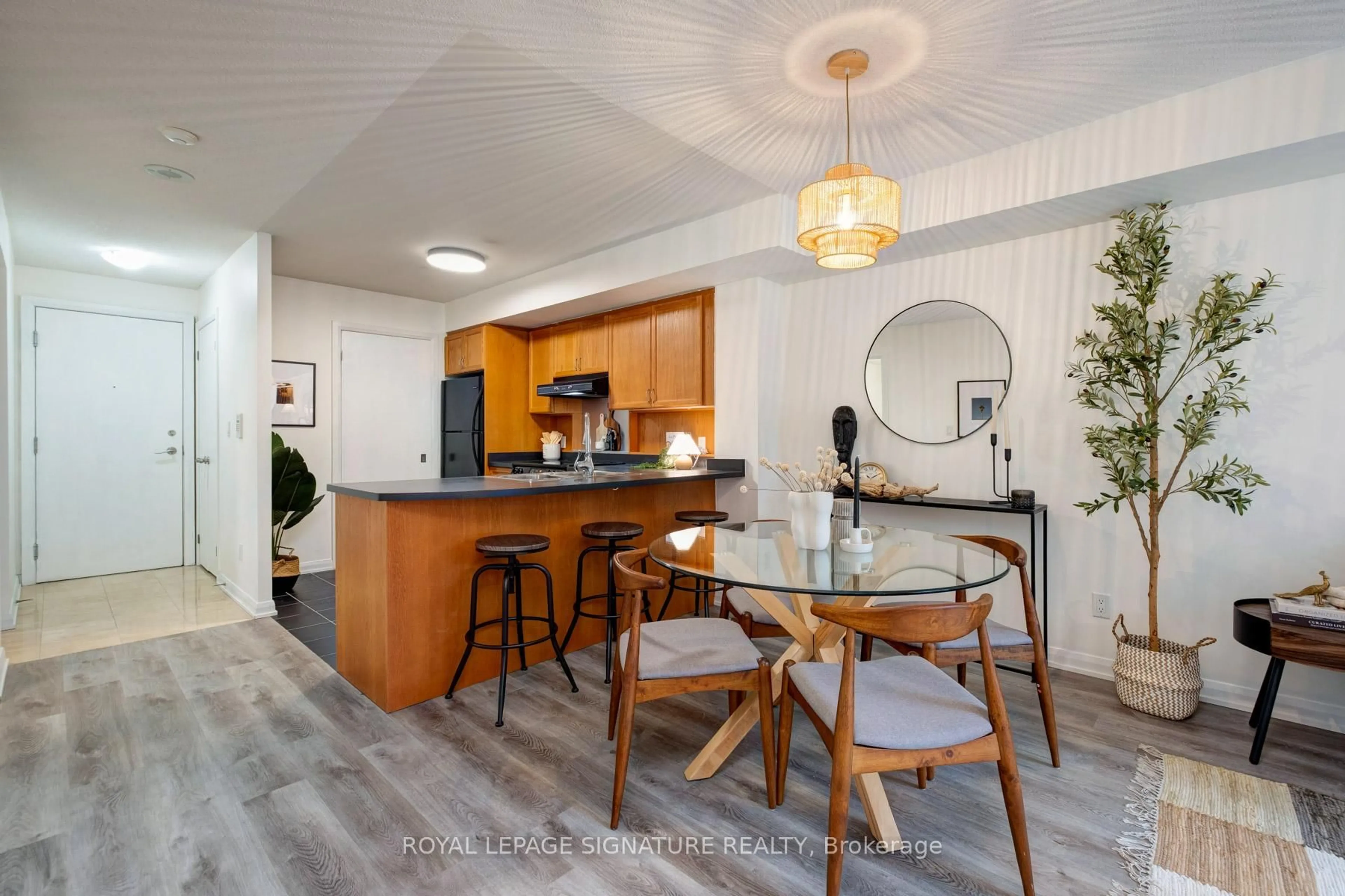 Open concept kitchen, wood/laminate floor for 18 Beverley St #311, Toronto Ontario M5T 3L2