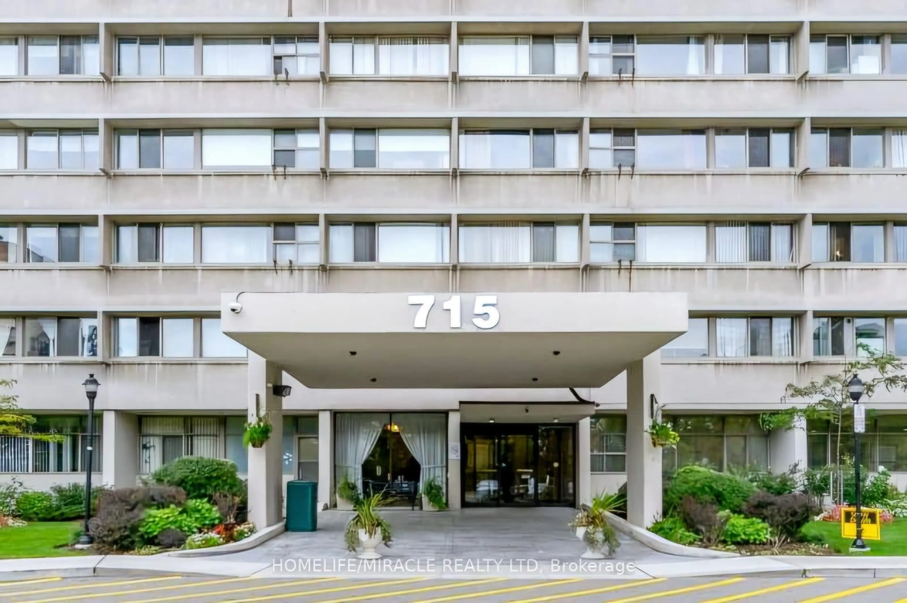 Indoor foyer for 715 Don Mills Rd #201, Toronto Ontario M3C 1S5
