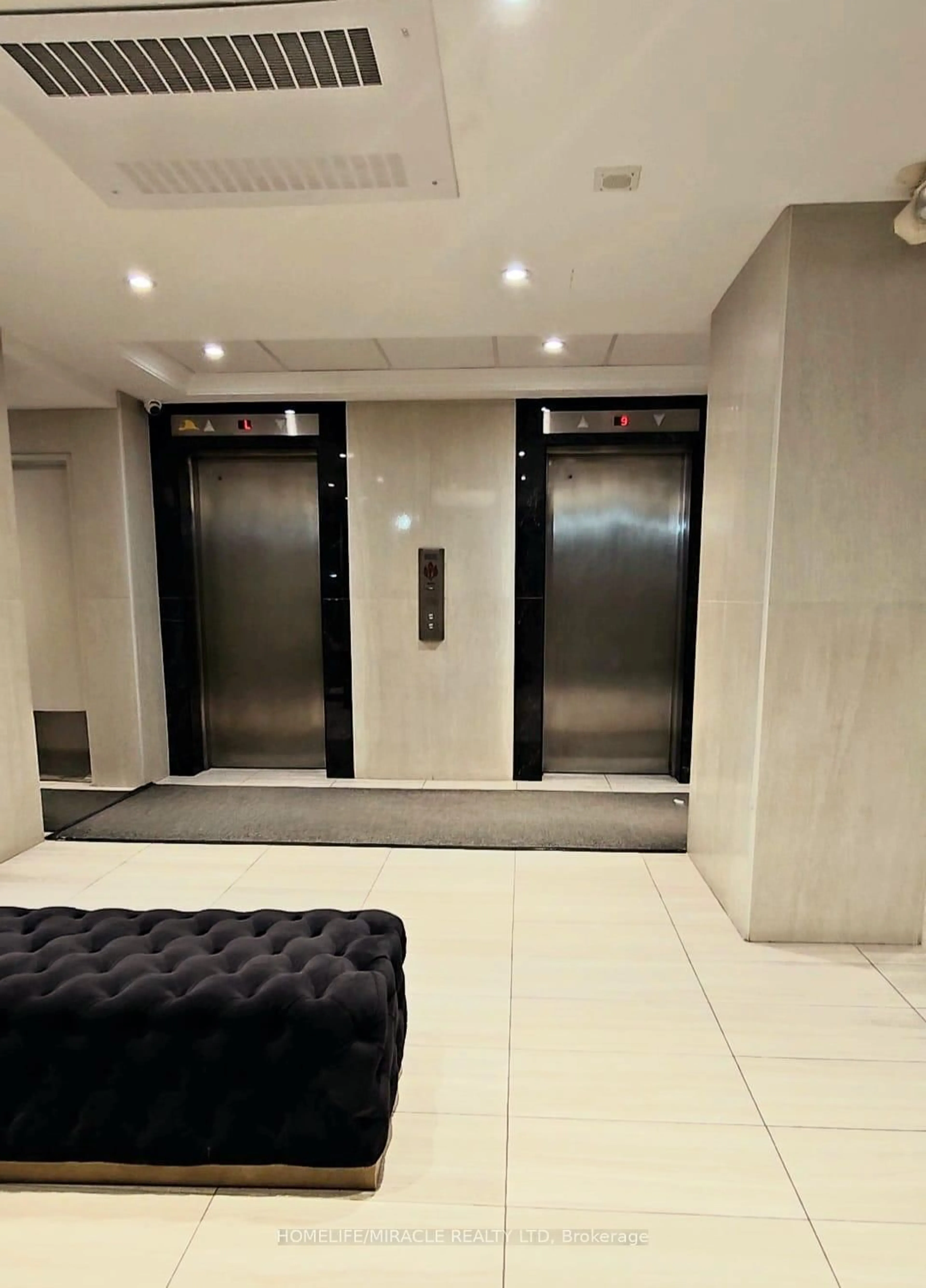 Indoor foyer for 715 Don Mills Rd #201, Toronto Ontario M3C 1S5