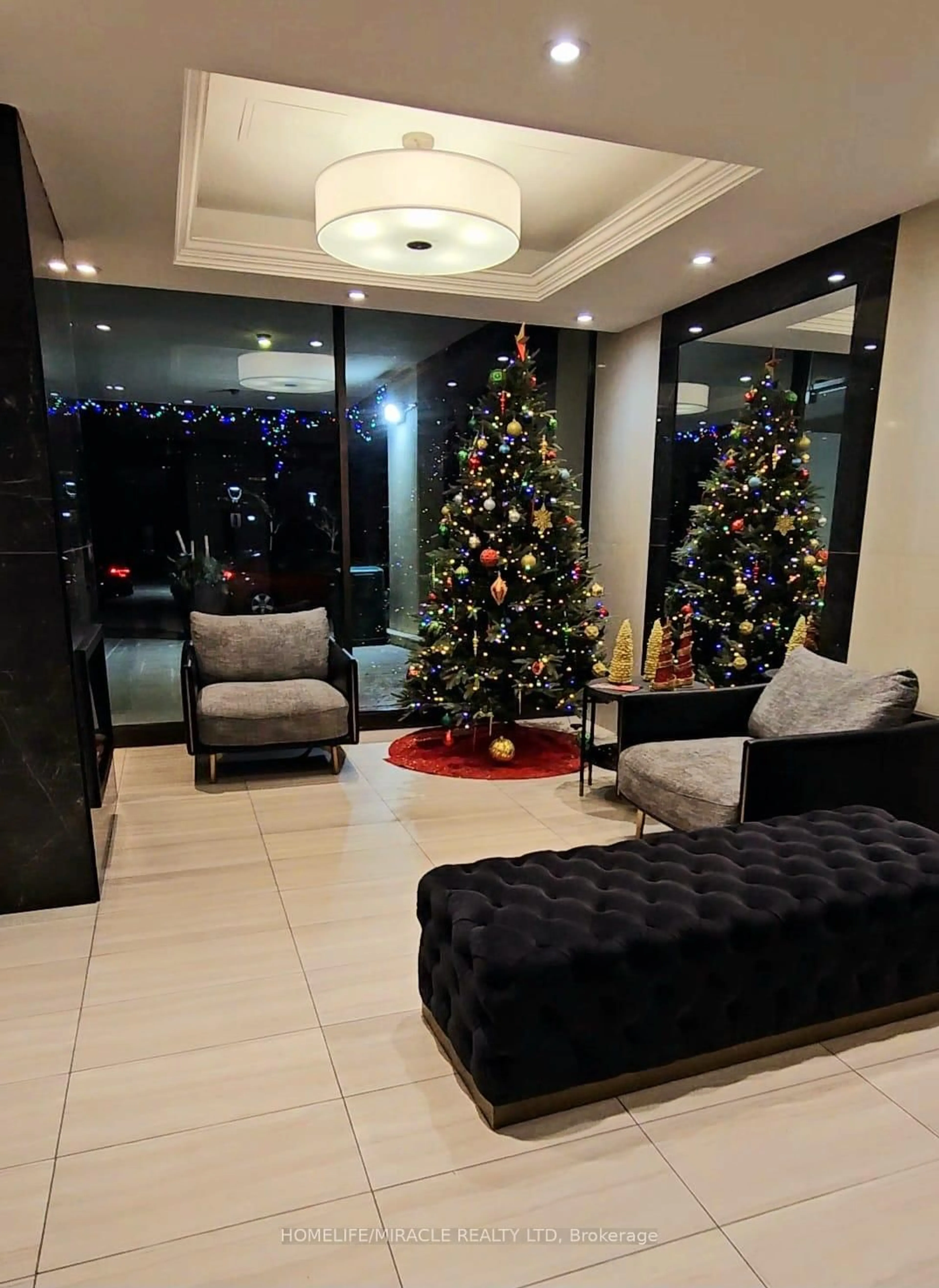 Lobby for 715 Don Mills Rd #201, Toronto Ontario M3C 1S5