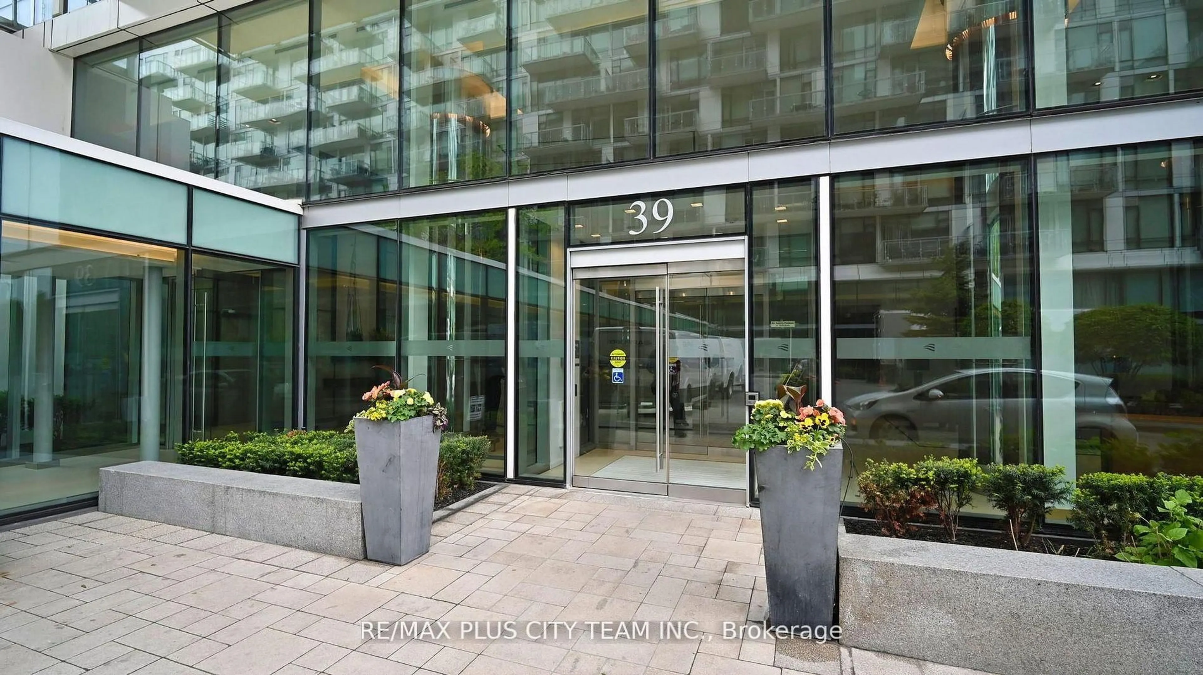 Indoor foyer for 39 Queens Quay #1305, Toronto Ontario M5E 0A5