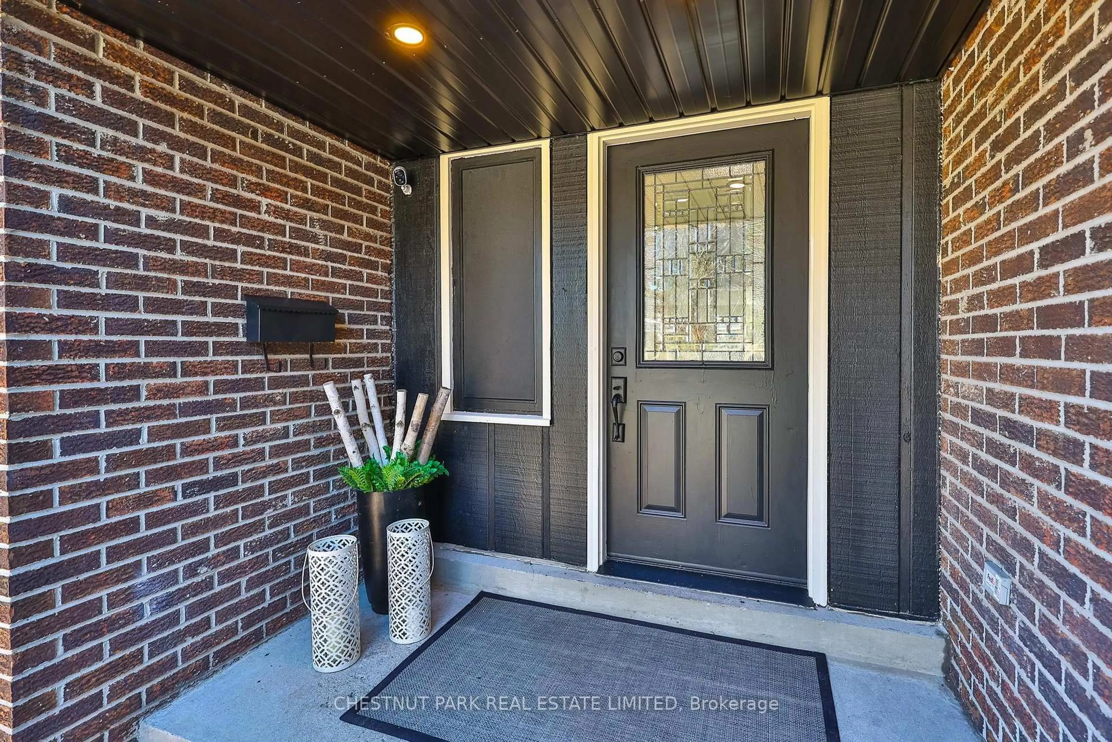 Indoor entryway for 54 Loganberry Cres, Toronto Ontario M2H 3H1