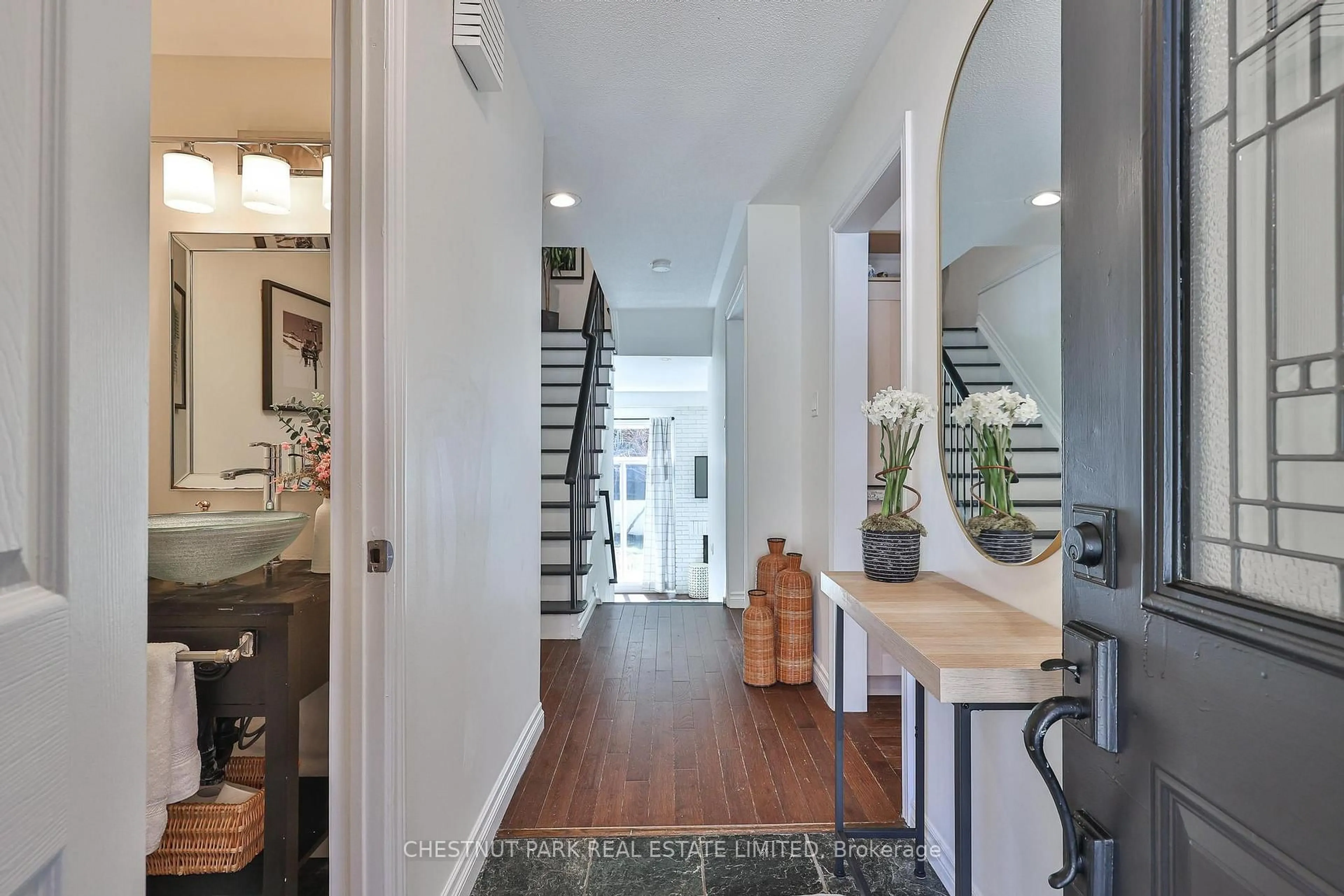 Indoor entryway for 54 Loganberry Cres, Toronto Ontario M2H 3H1