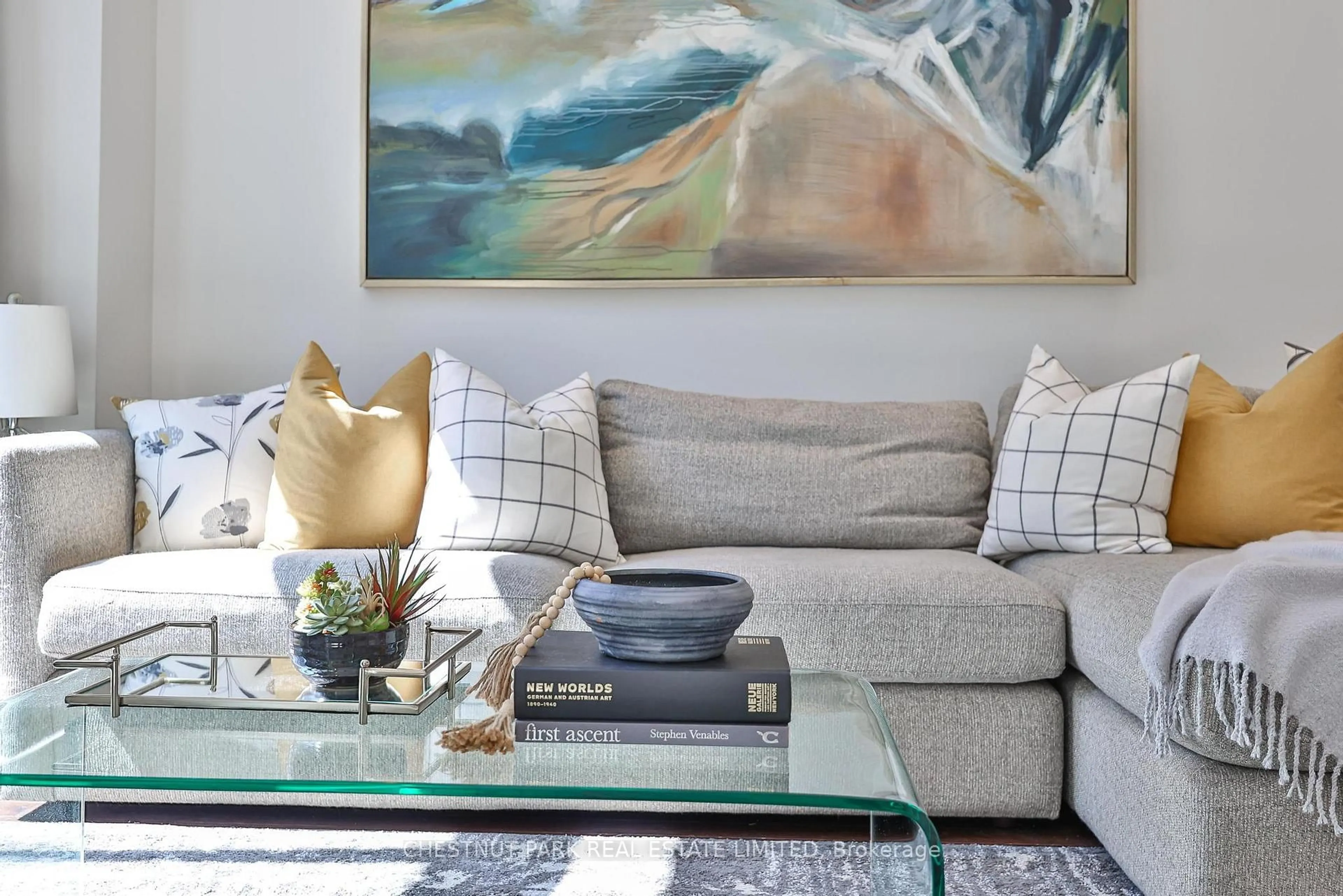 Living room with furniture, unknown for 54 Loganberry Cres, Toronto Ontario M2H 3H1